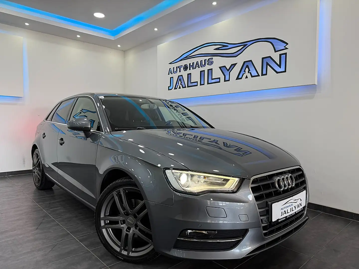 Audi A3 1,6 TDI, AHK, LED+XENON, 18 ZOLL FELGEN, TEMPOMAT Grau - 1