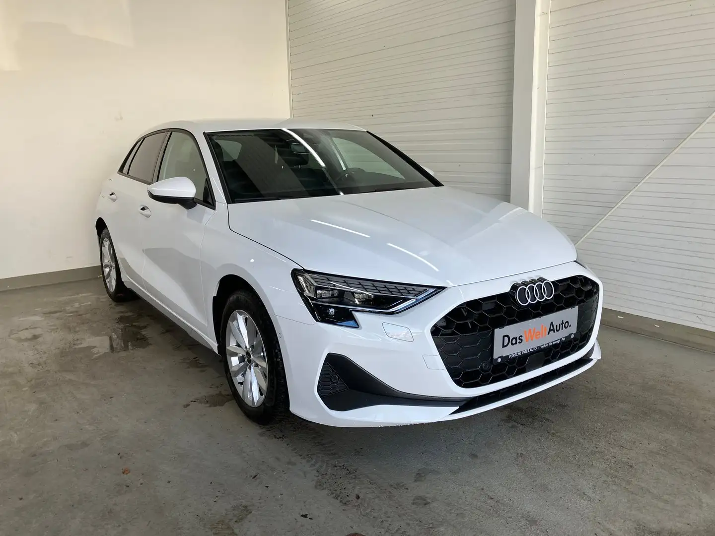 Audi A3 30 TFSI Weiß - 1