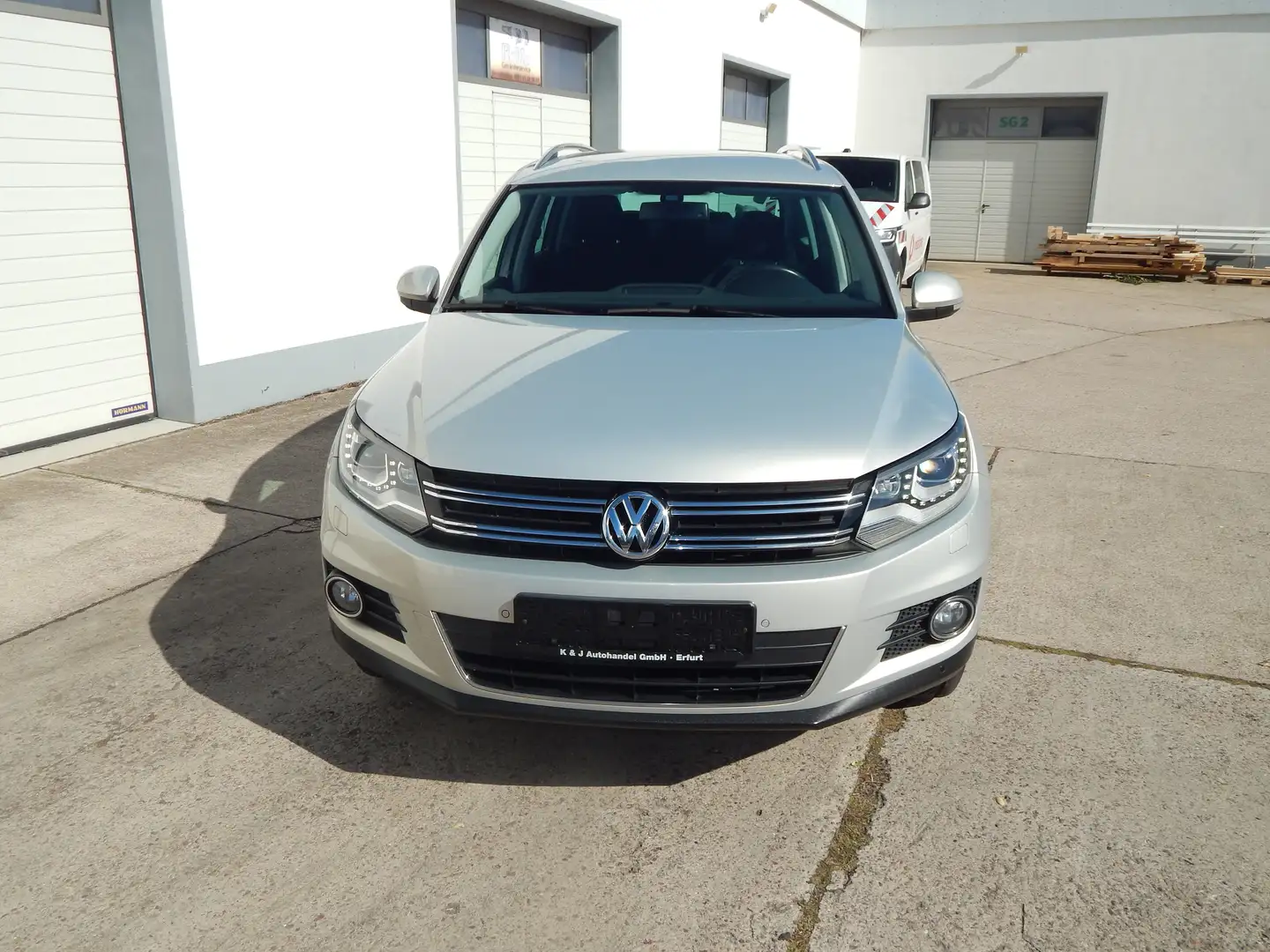 Volkswagen Tiguan Sport *2.HAND*XENON*SITZH*LM*KLIMAAUTO*NAVI* Серый - 2
