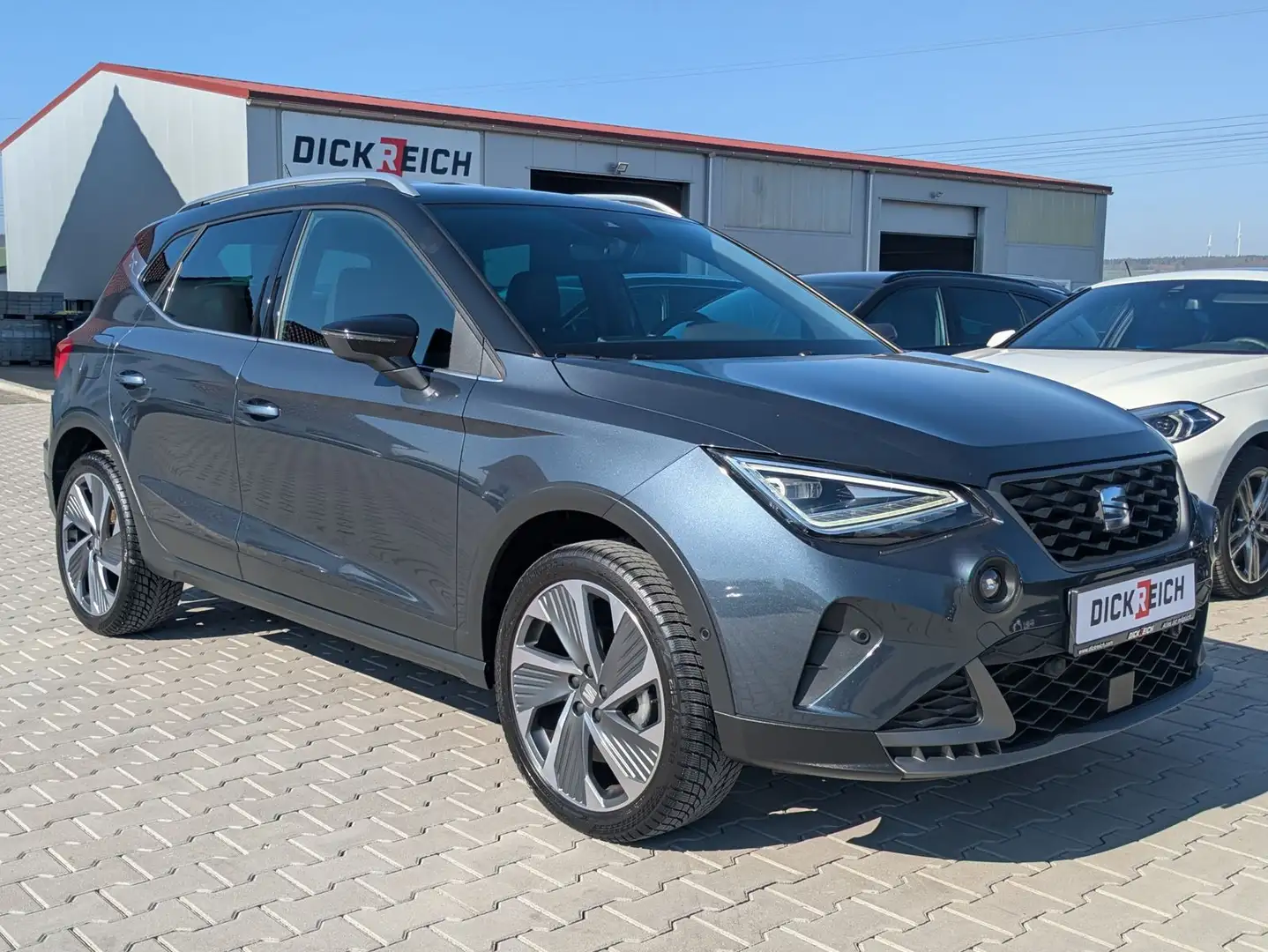 SEAT Arona 1.0 TSI FR DSG AHK*ACC*LED*APP*DAB*KAMERA Grau - 1