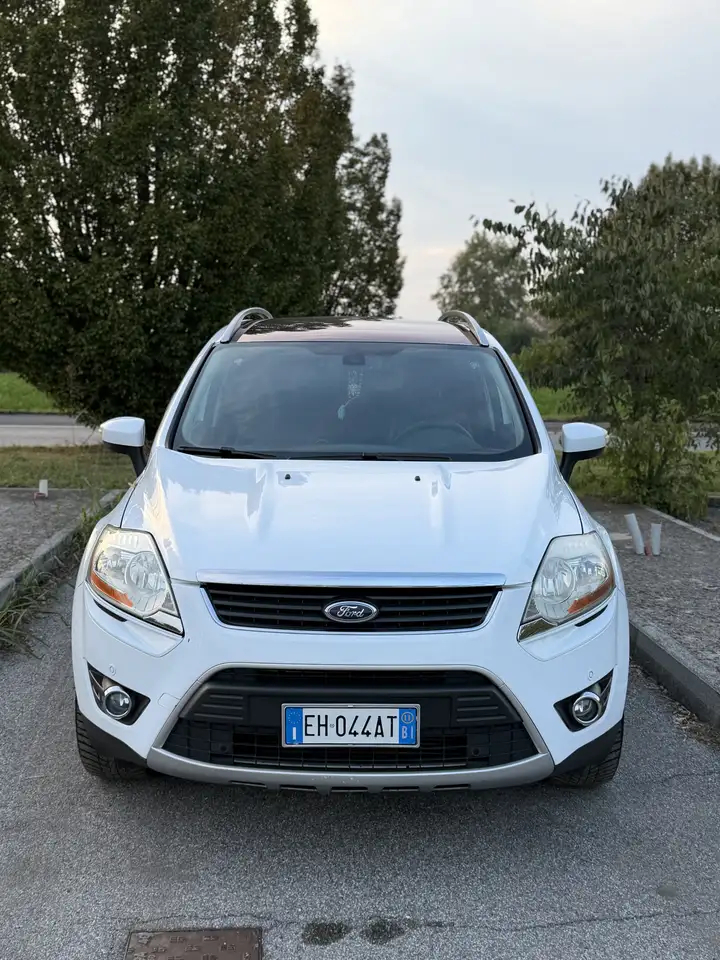 Ford Kuga 2.0 tdci + 2wd 140cv — photo 1 of 15
