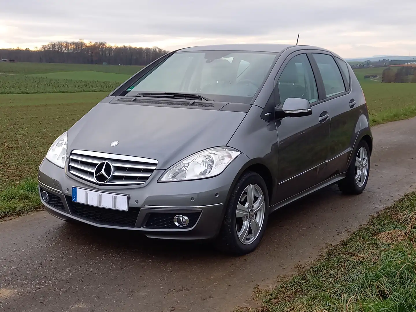 Mercedes-Benz A 180 Diesel A180 CDI TÜV neu AHK Avantgarde Grey - 1