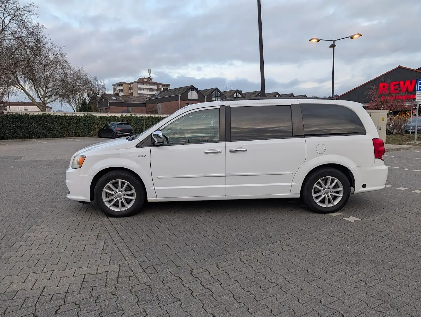 Chrysler Grand Voyager 3,6 LPG BRC 7 Sitze Leder Weiß - 2