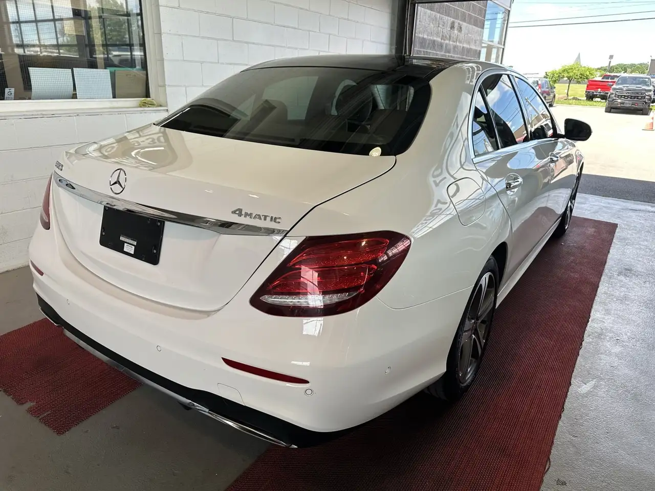 Mercedes-Benz E-Class photo Mercedes-Benz E-Class