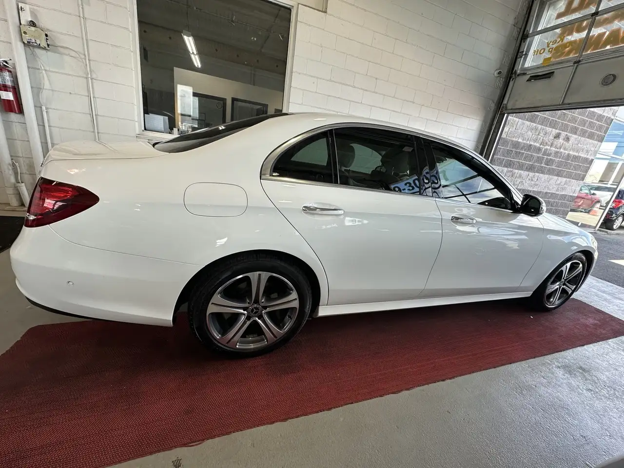Mercedes-Benz E-Class photo Mercedes-Benz E-Class