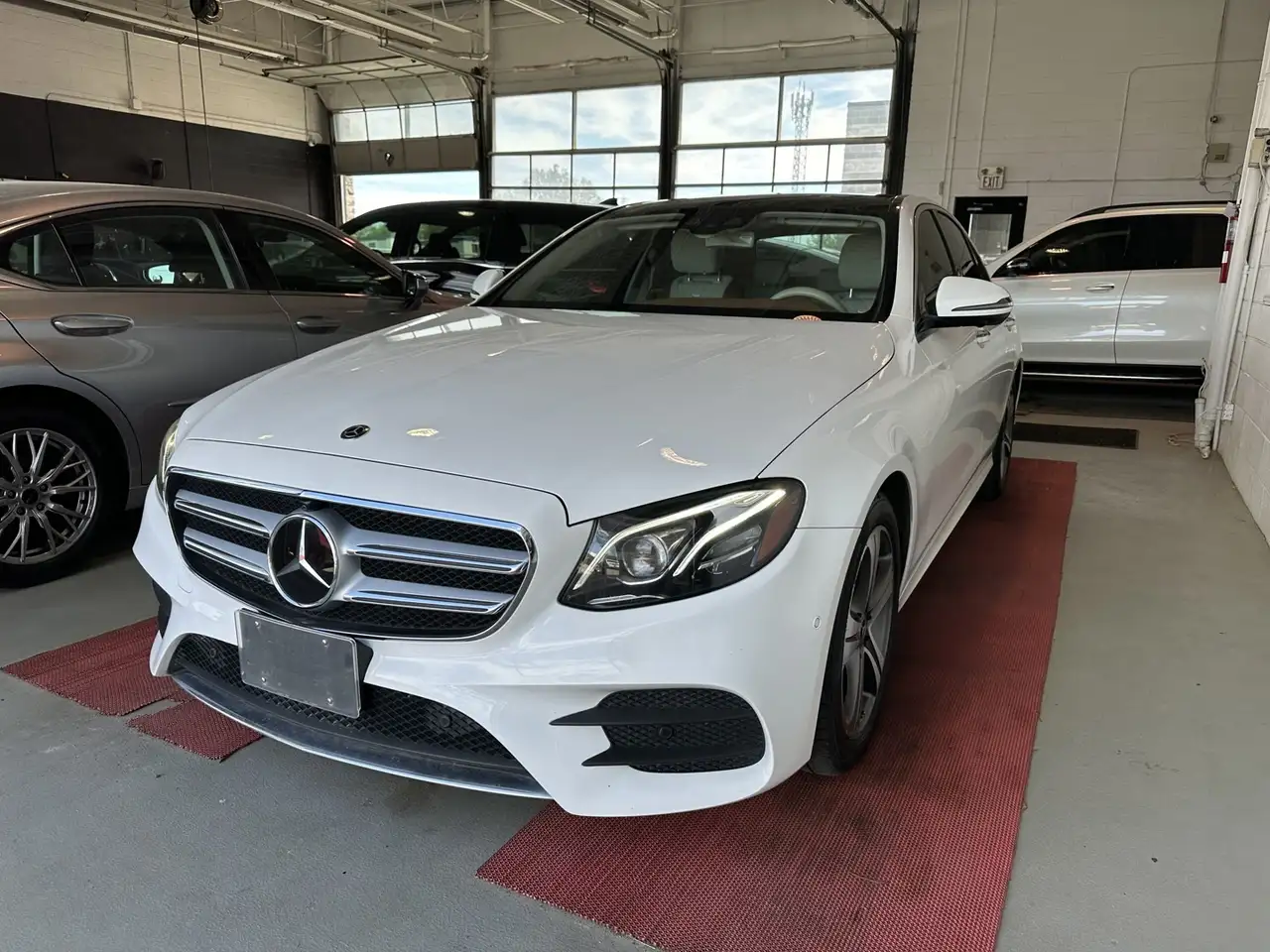 Mercedes-Benz E-Class photo Mercedes-Benz E-Class