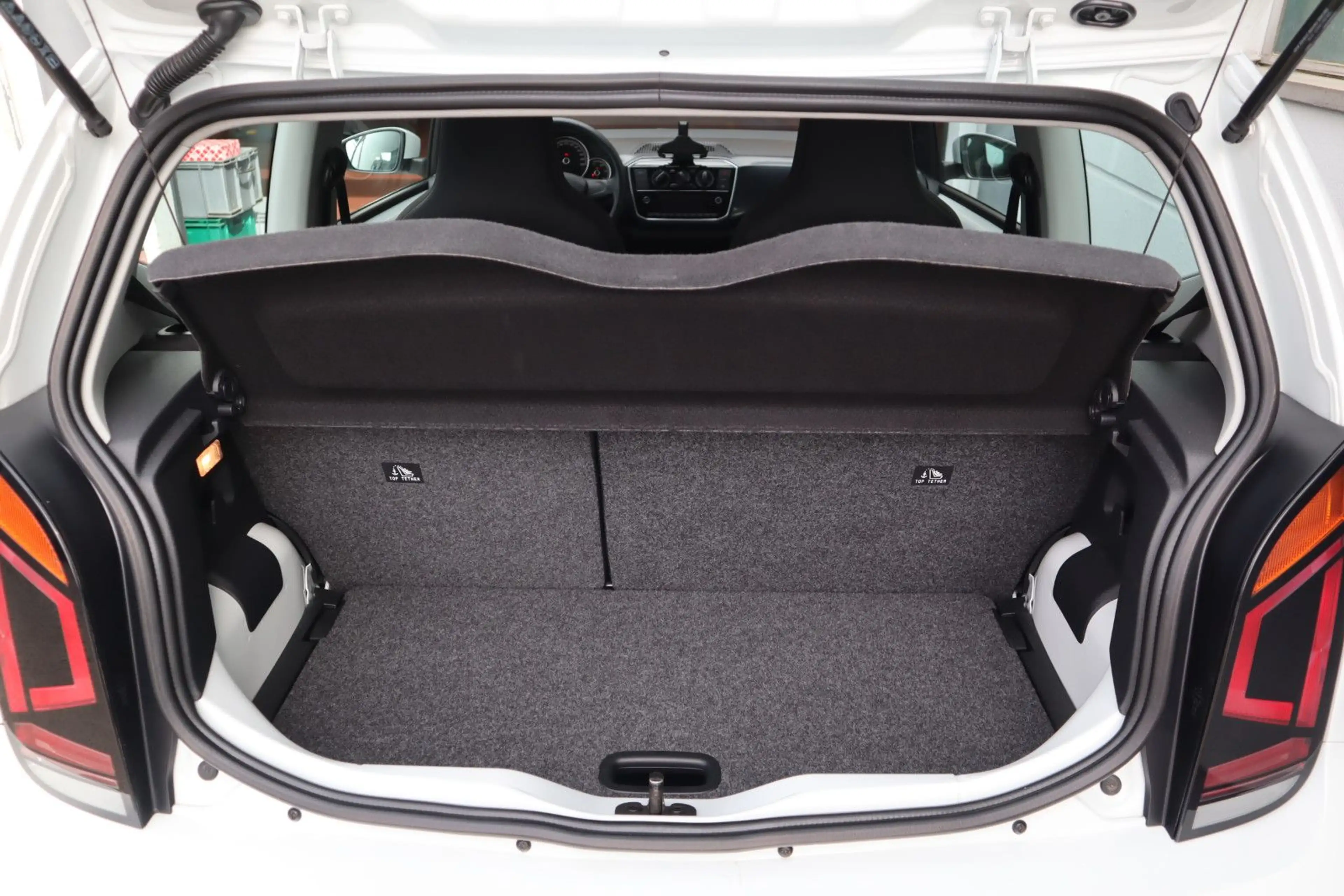 Volkswagen up! move up! /KLIMA/KAMERA/TEMPOMAT/ — photo 14