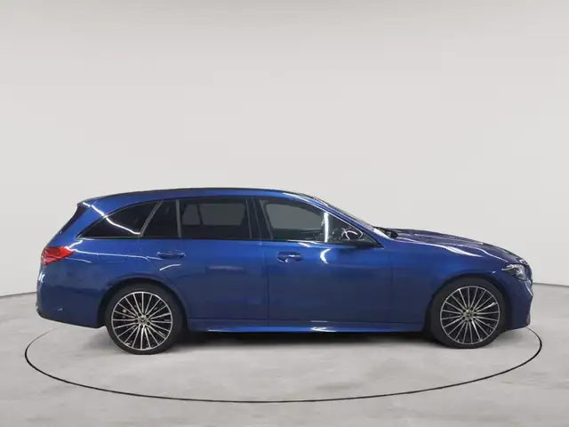 Mercedes-Benz C-Class view 3