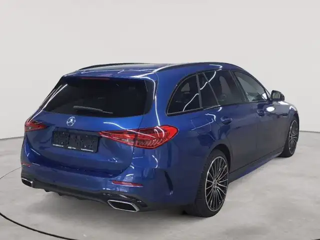 Mercedes-Benz C-Class view 4