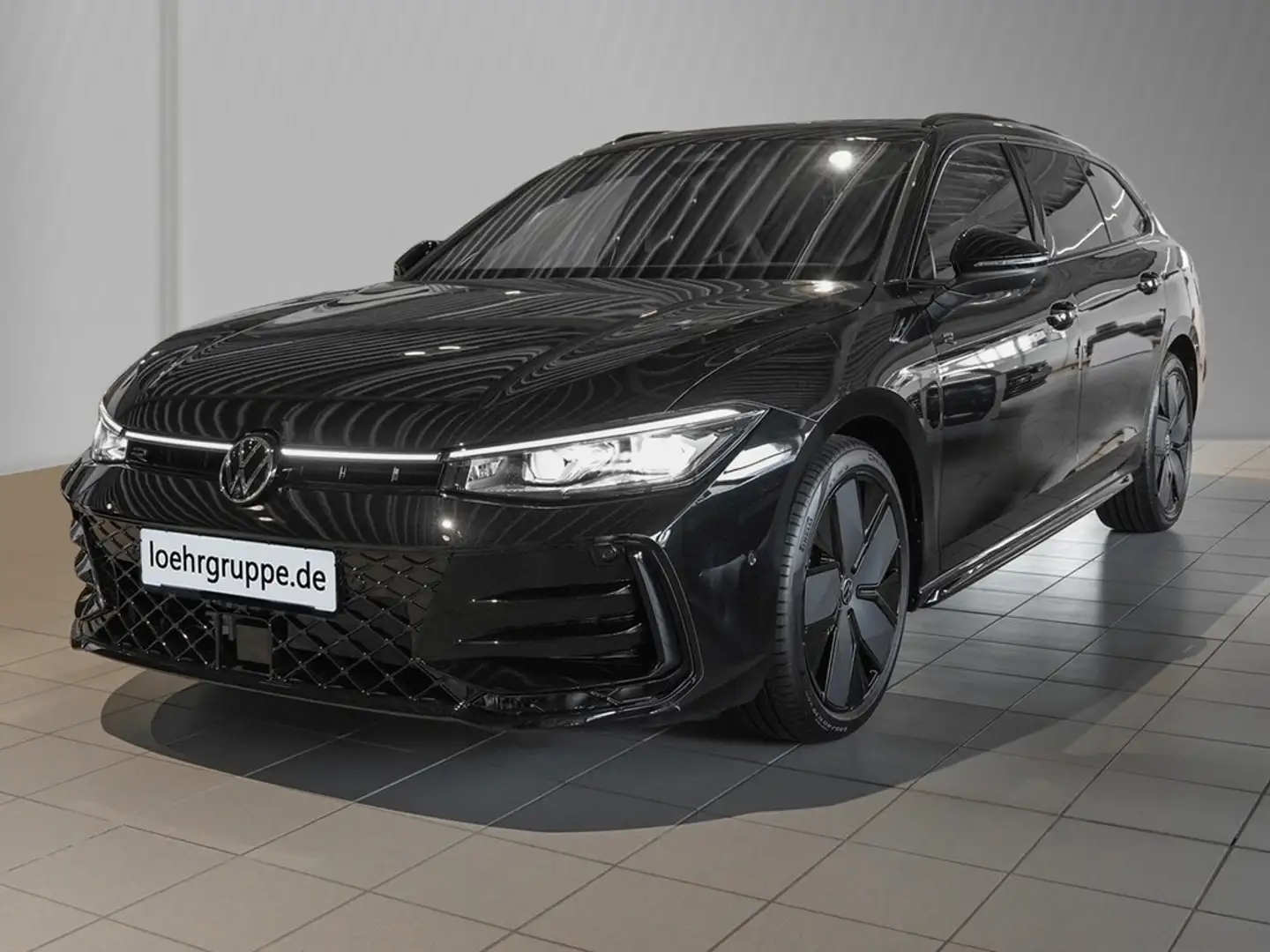 Volkswagen Passat 2,0 l TDI SCR 4MOTION DSG R-Line AHK GSD Schwarz - 2