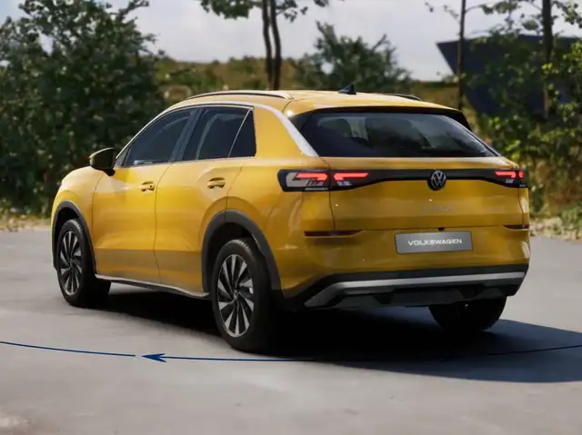 Volkswagen T-Roc view 2