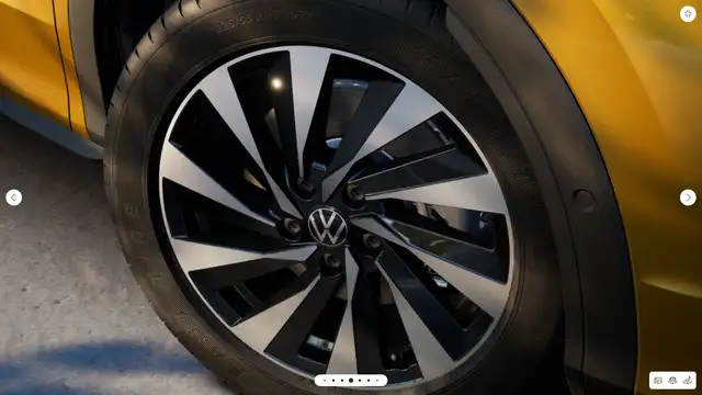 Volkswagen T-Roc view 3