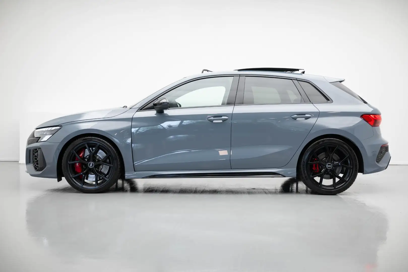 Audi RS3 Sportback 2.5 TFSI quattro |Pano|Massage|B&O|Carbo Grigio - 2