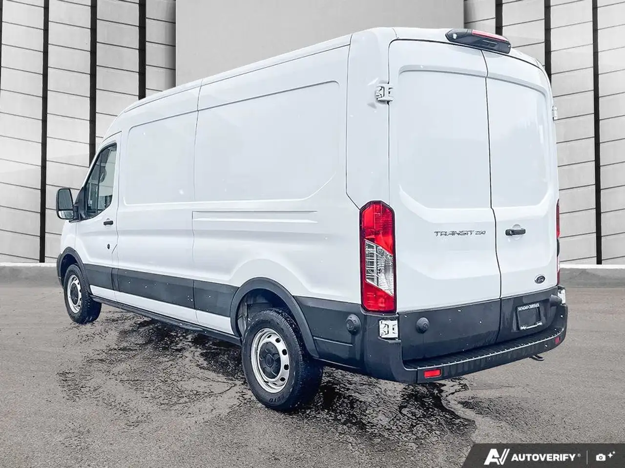 Ford Transit Cargo Van снимка Ford Transit Cargo Van