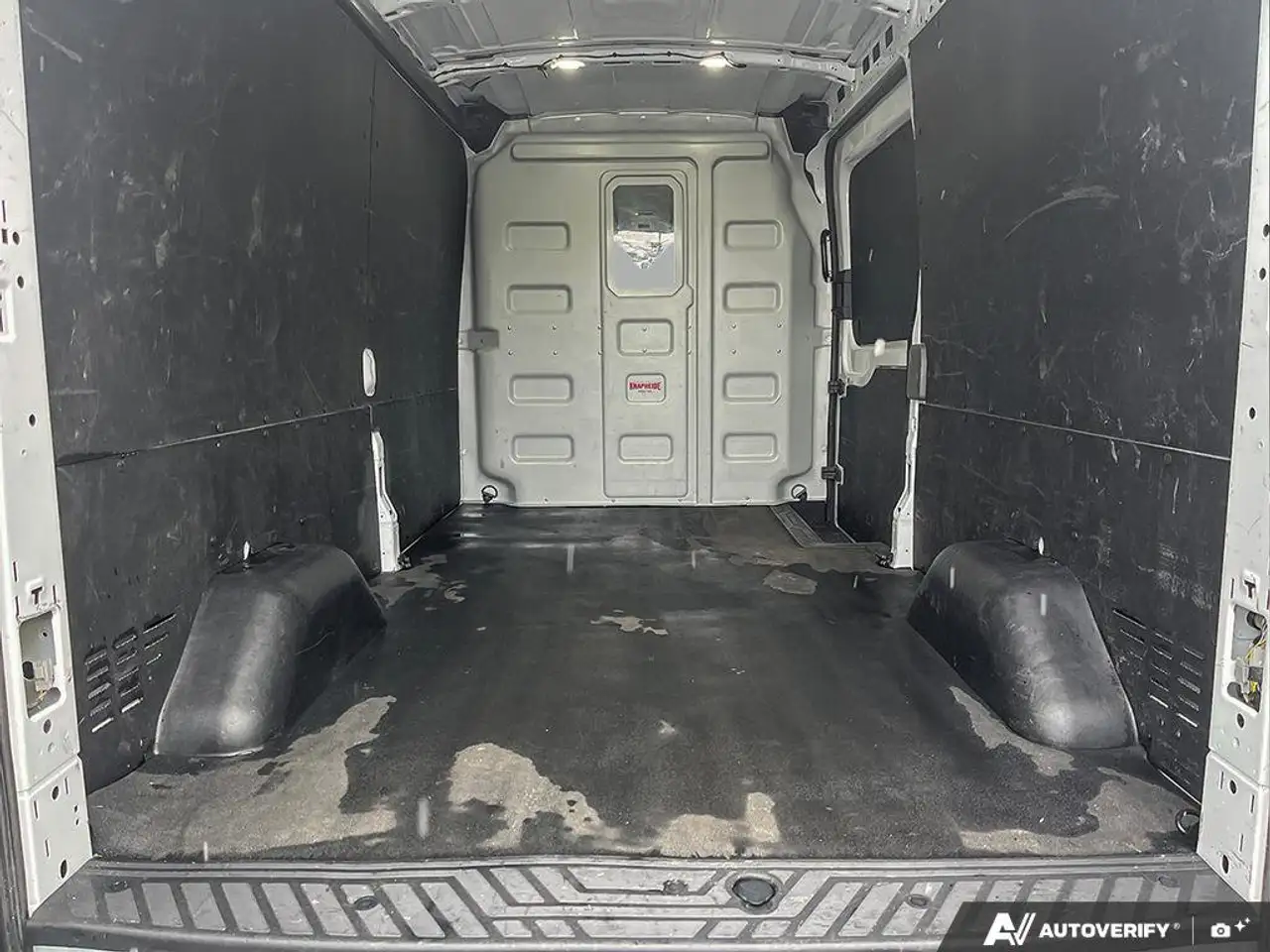 Ford Transit Cargo Van снимка Ford Transit Cargo Van