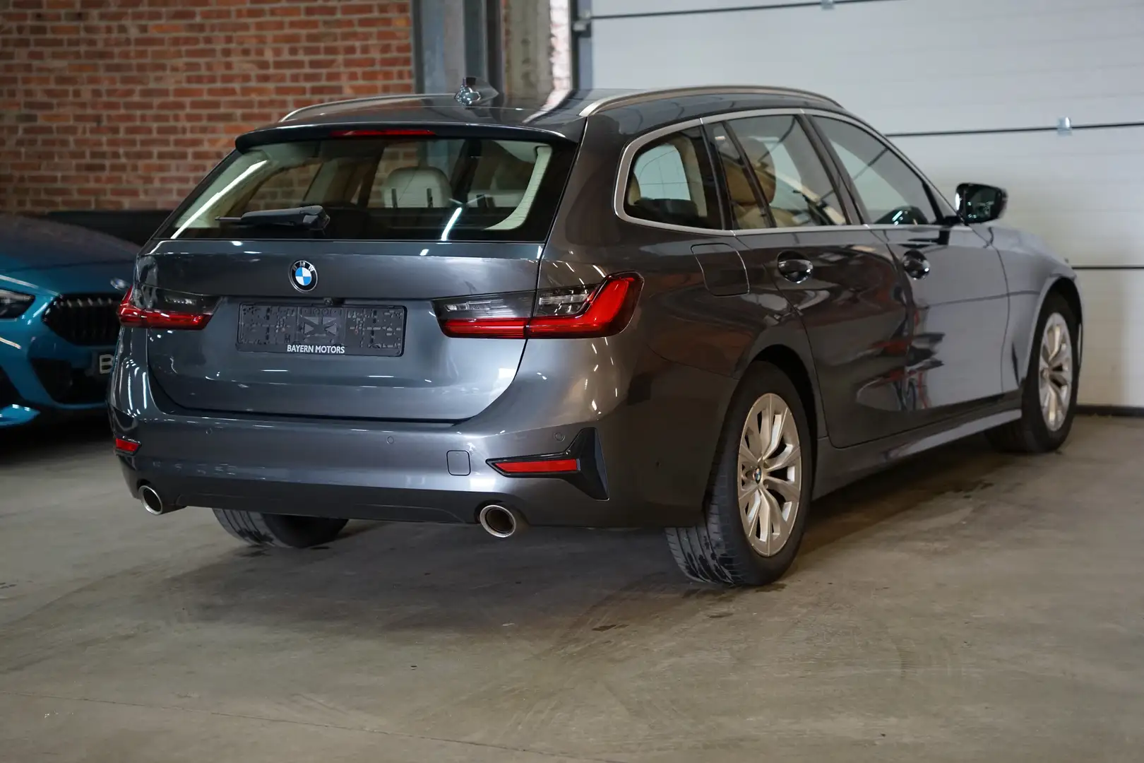 BMW 318 iA Automaat Benzine Pano Navi Garantie 109.000km Gris - 2