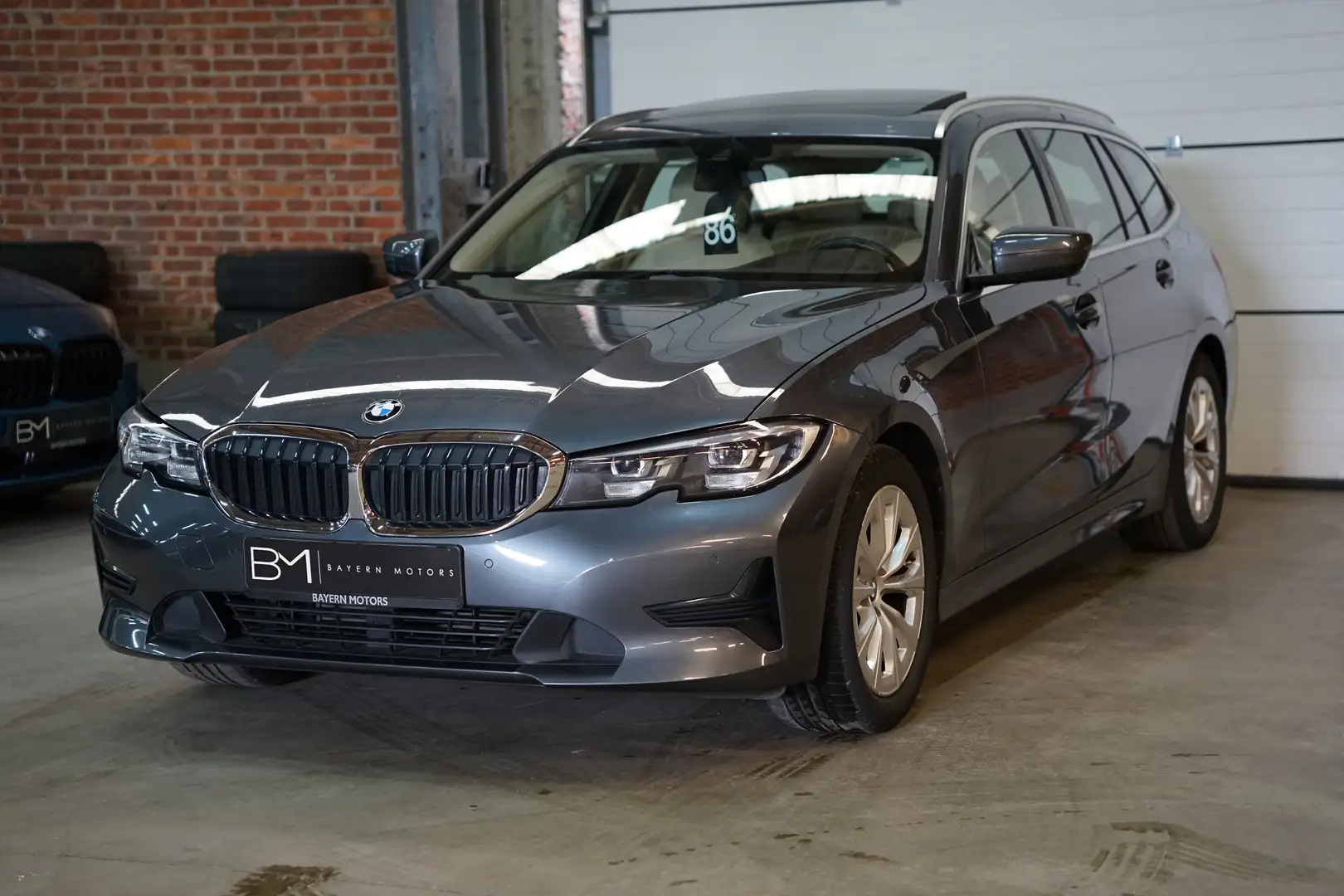 BMW 318 iA Automaat Benzine Pano Navi Garantie 109.000km Gris - 1