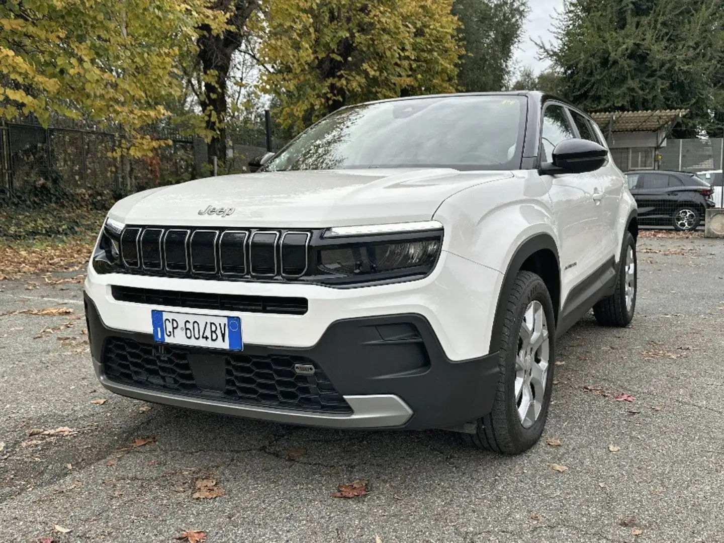 Jeep Avenger 1.2 Turbo Altitude Gris - 1