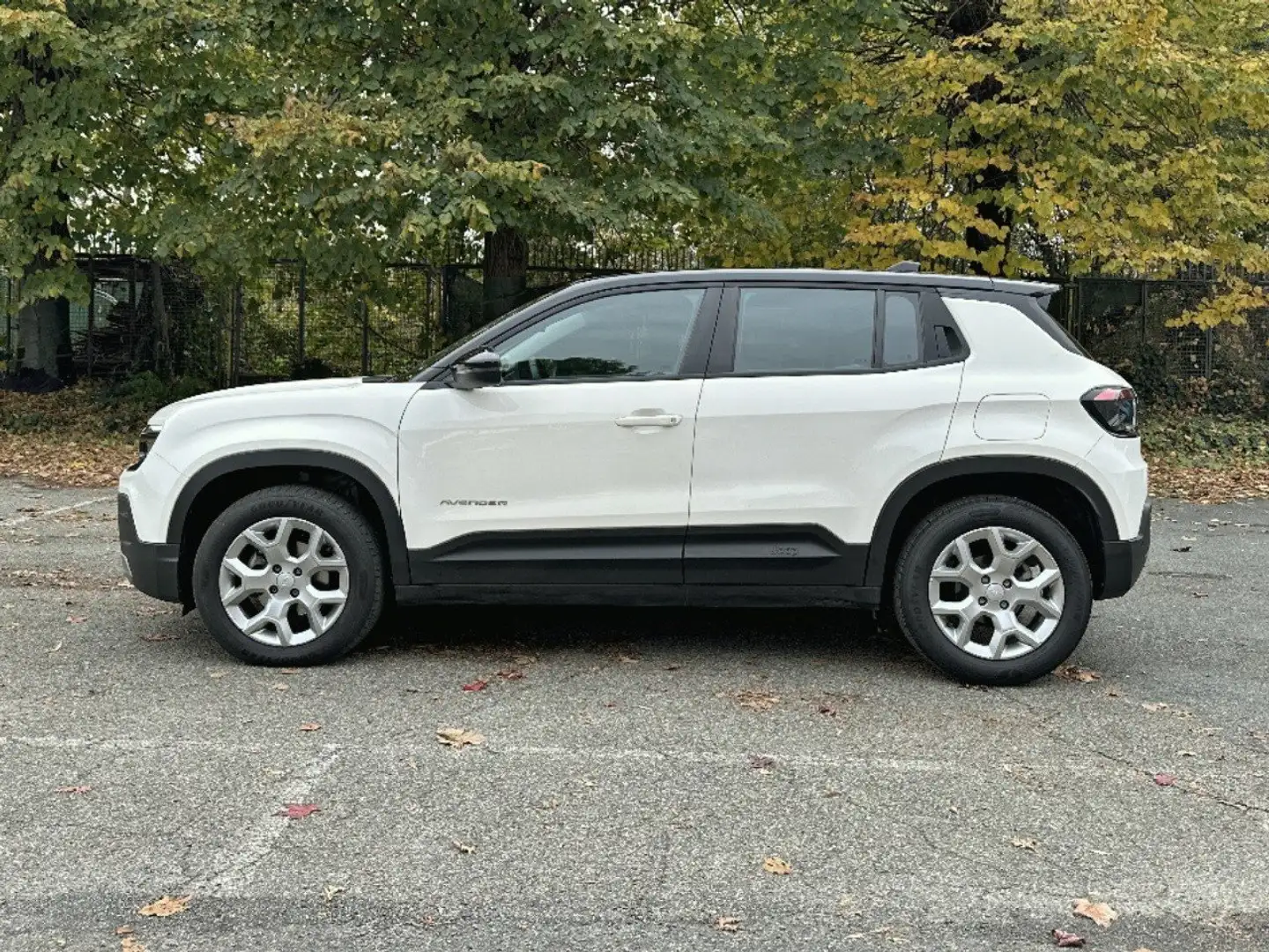 Jeep Avenger 1.2 Turbo Altitude Gris - 2