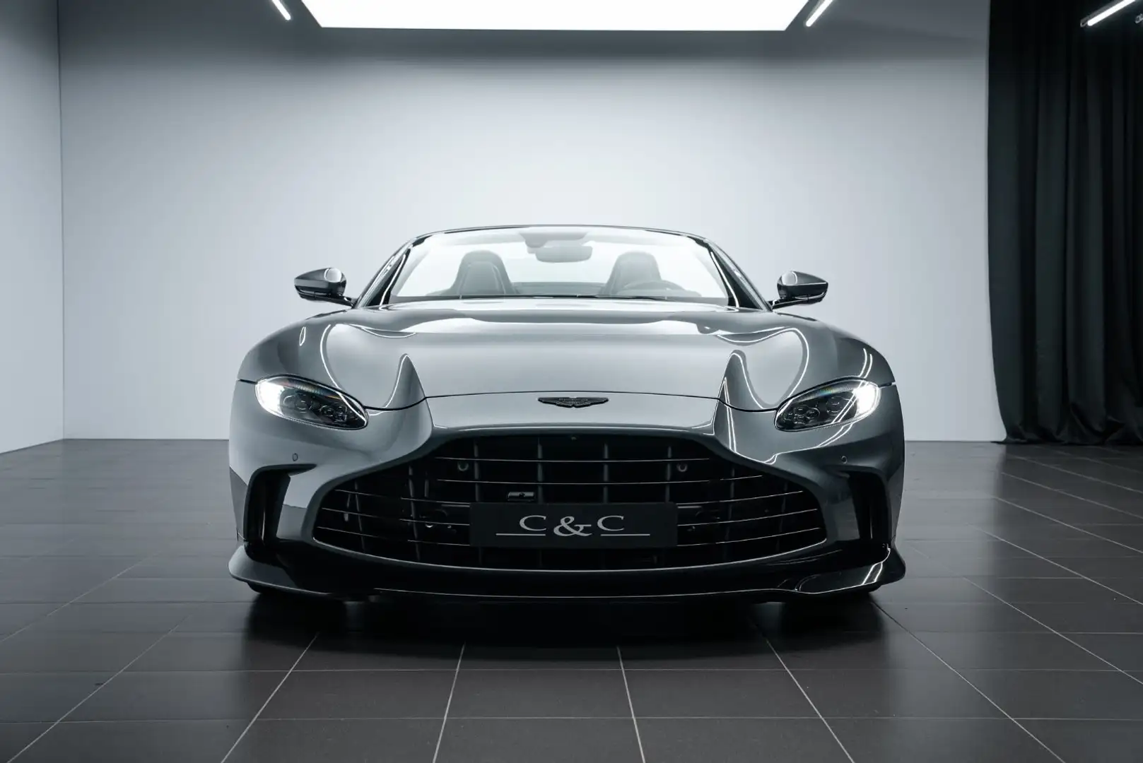 Aston Martin Vantage Roadster TOP GEPFLEGT/CARBON SEAT Grau - 2
