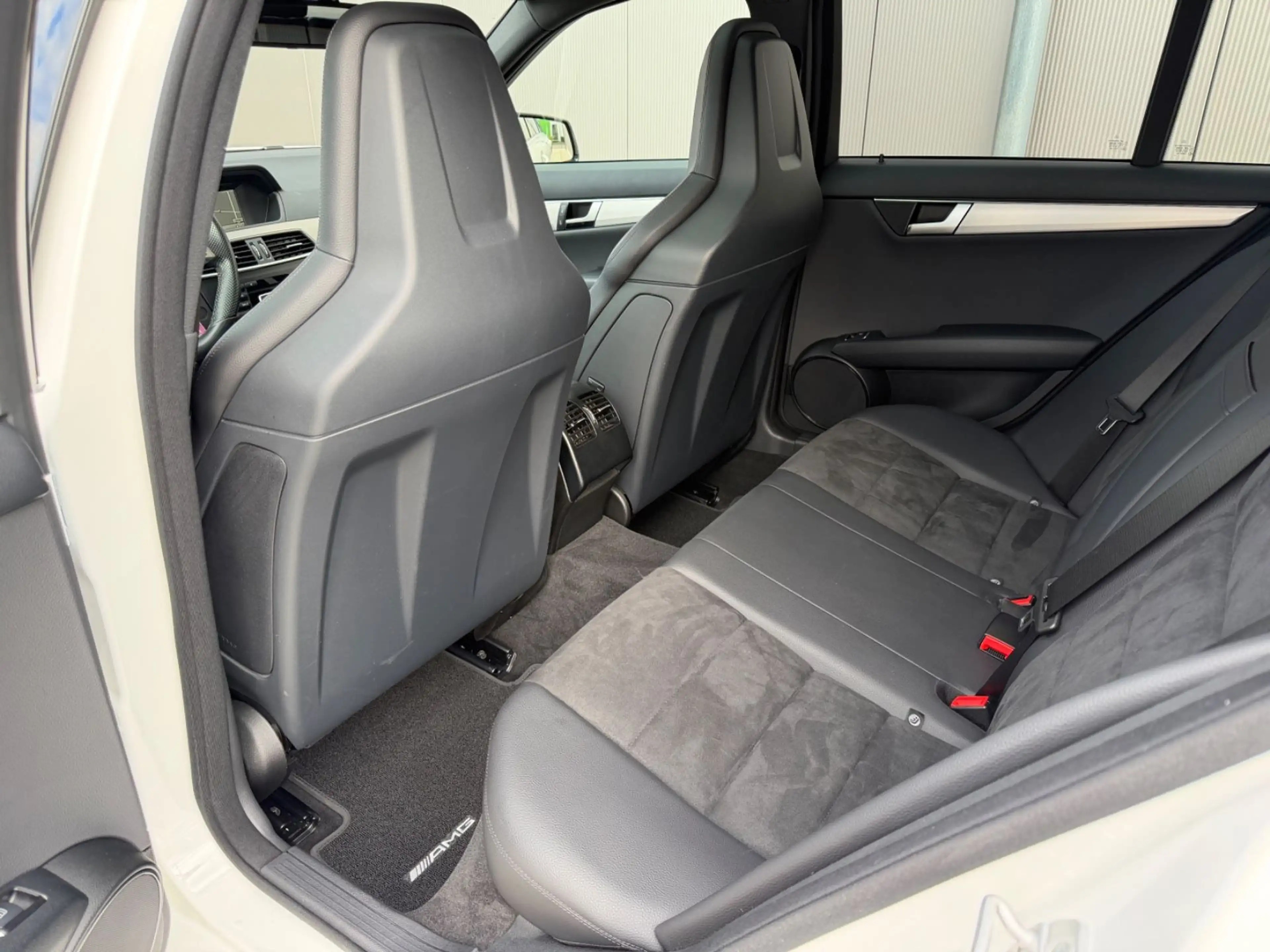 Mercedes-Benz C 63 AMG T-Modell !2 Hand, Premium, Service neu! — photo 11