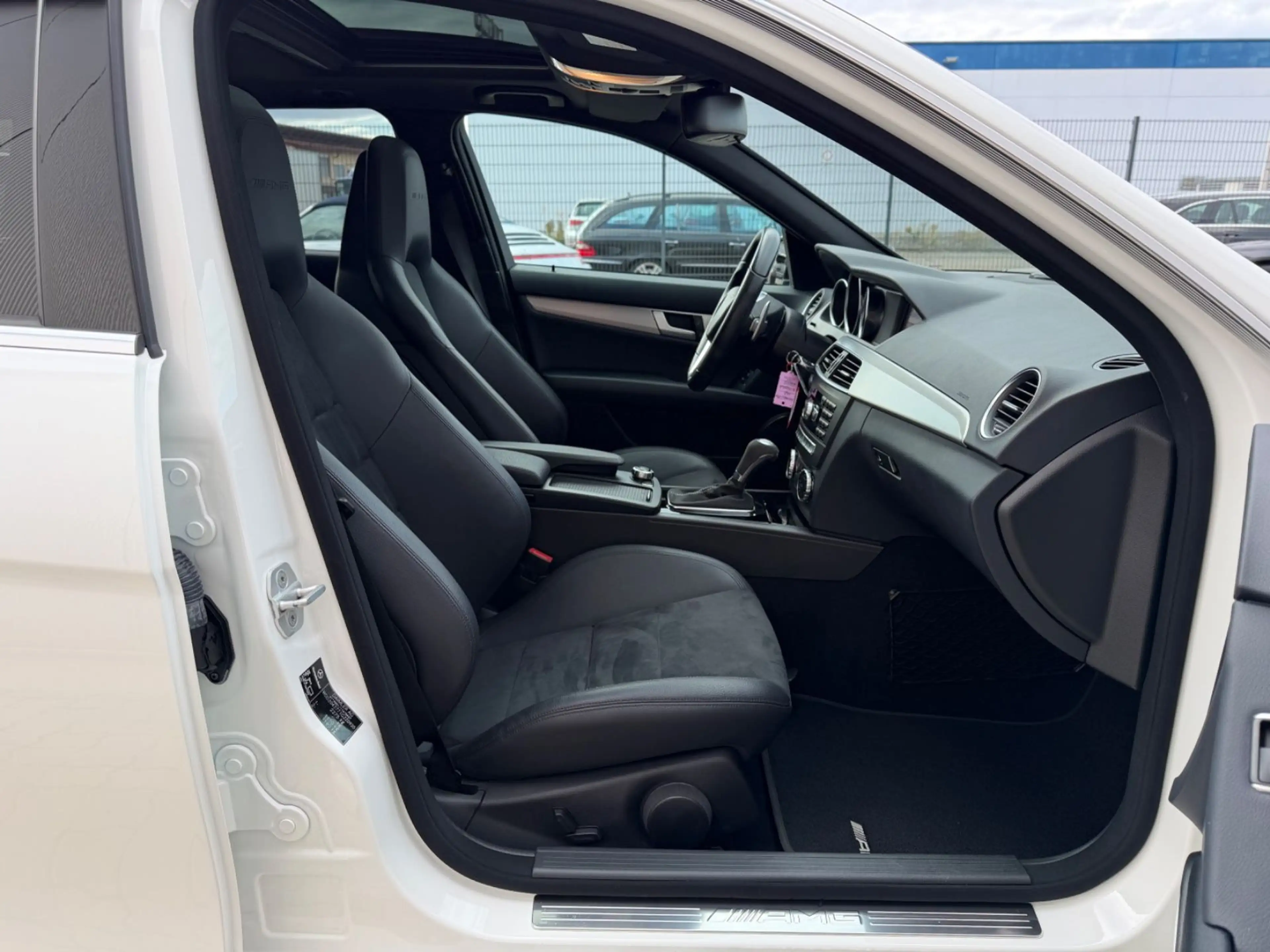 Mercedes-Benz C 63 AMG T-Modell !2 Hand, Premium, Service neu! — photo 13