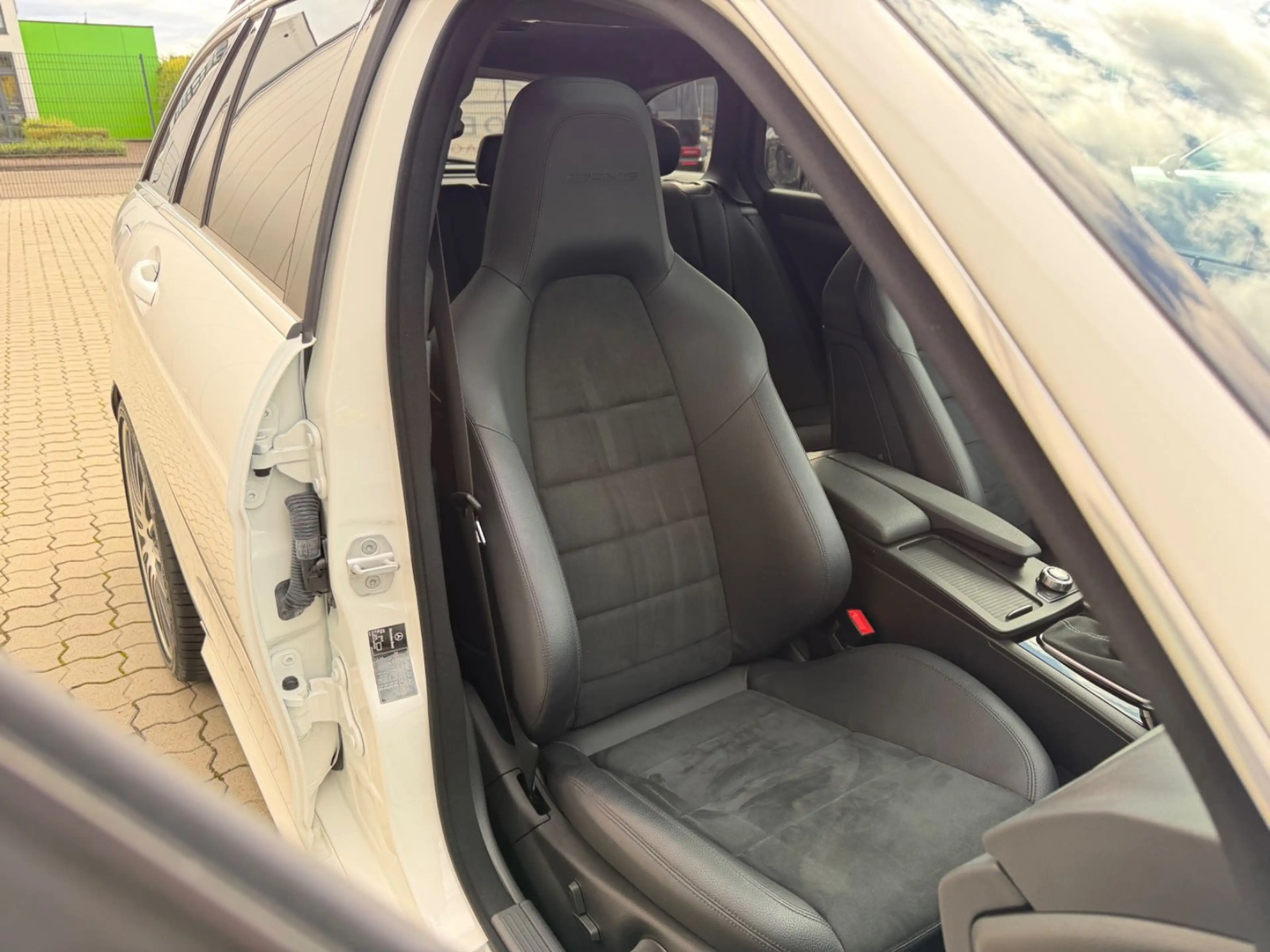 Mercedes-Benz C 63 AMG T-Modell !2 Hand, Premium, Service neu! — photo 14