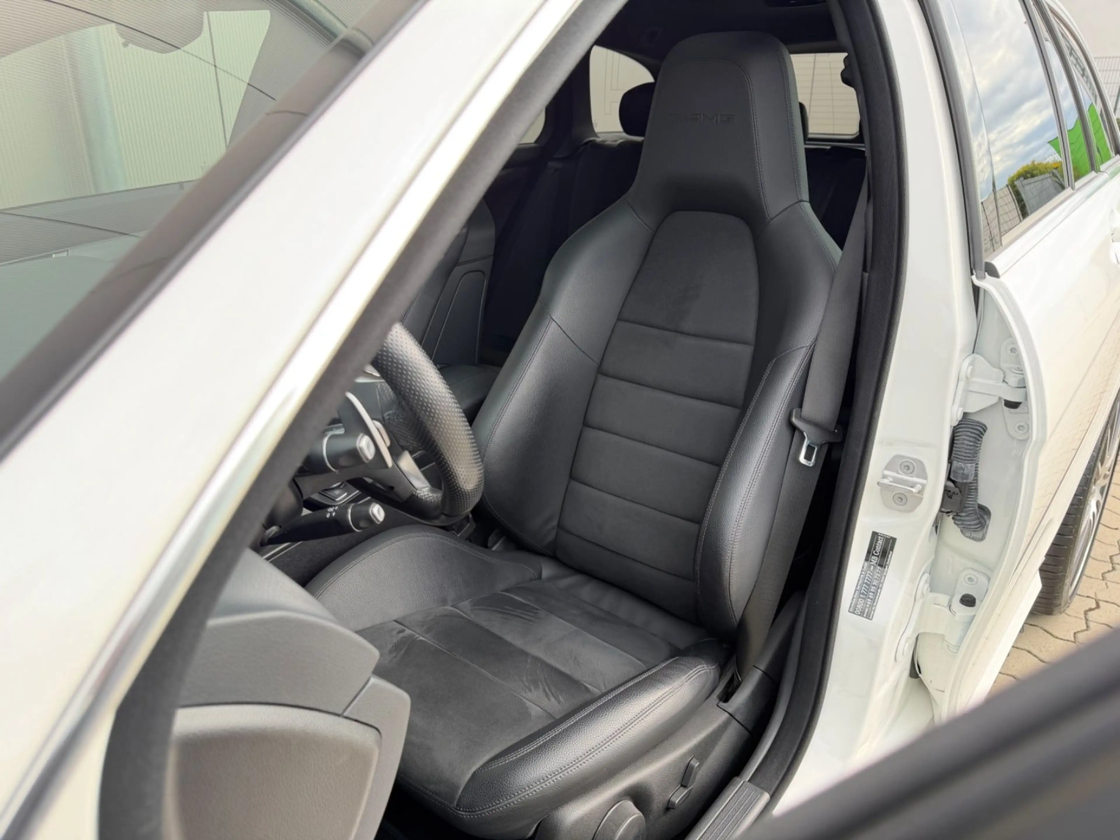 Mercedes-Benz C 63 AMG T-Modell !2 Hand, Premium, Service neu! — photo 8