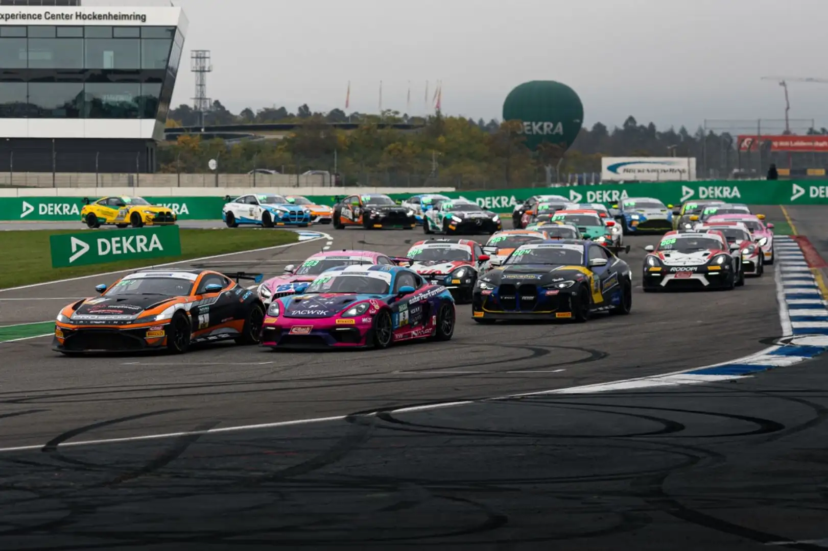 Porsche Cayman 718 Cayman GT4 RS Clubsport Rennwagen Race car Bílá - 2
