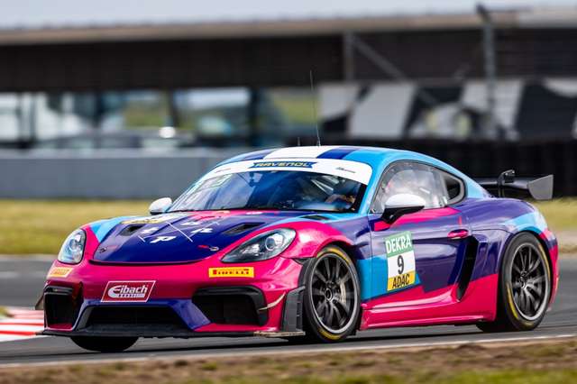 Imagine Porsche Cayman 718 Cayman GT4 RS Clubsport Rennwagen Race car