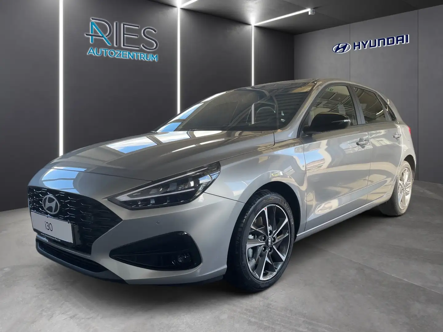 Hyundai i30 1.0 T-GDI KlimaA*LED*Navi*SHZ*2xKlima*Kam. Zilver - 1