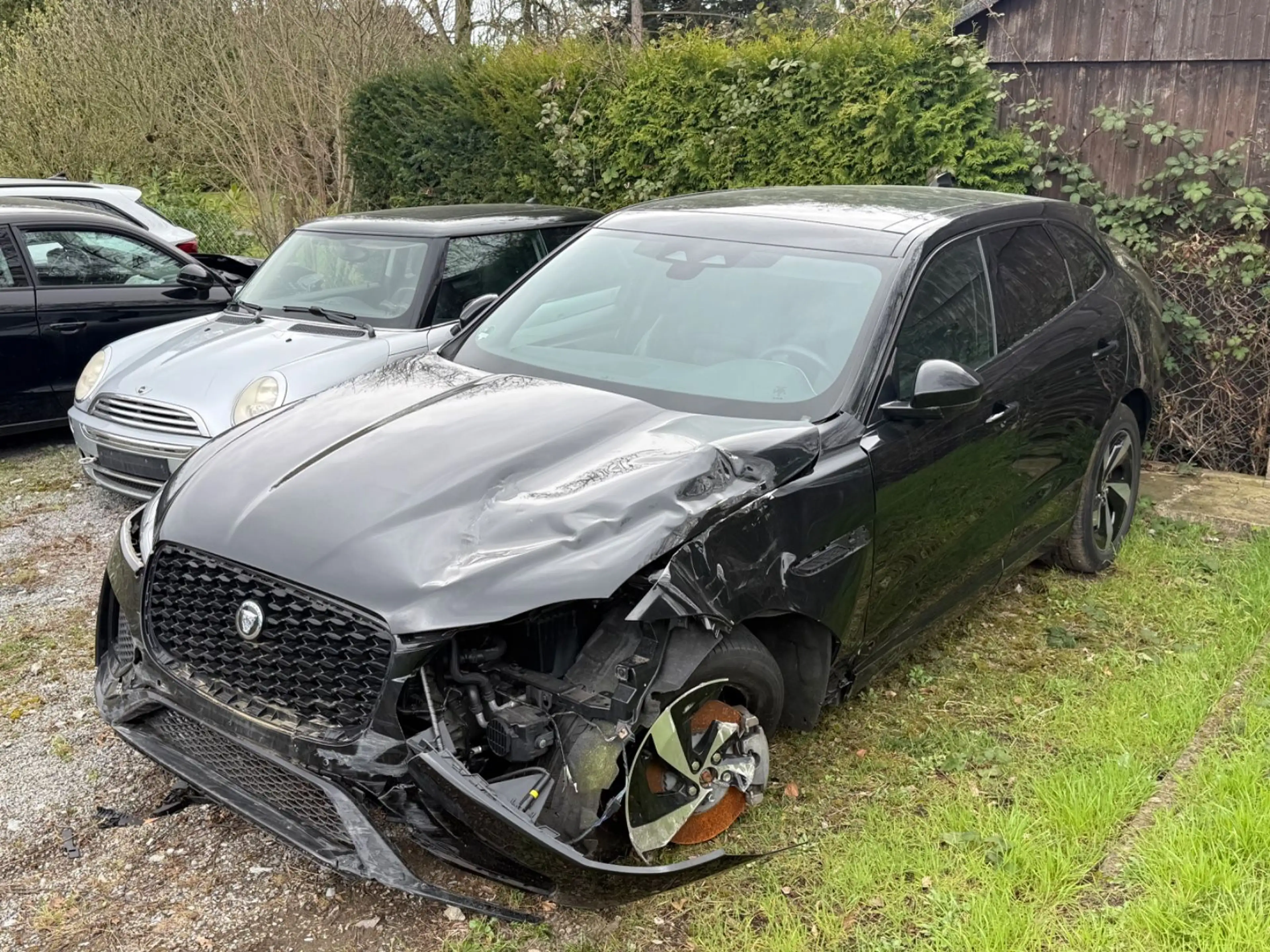 Jaguar F-Pace F-PACE R-Dynamic SE AWD Plug-In Hybrid — photo 2