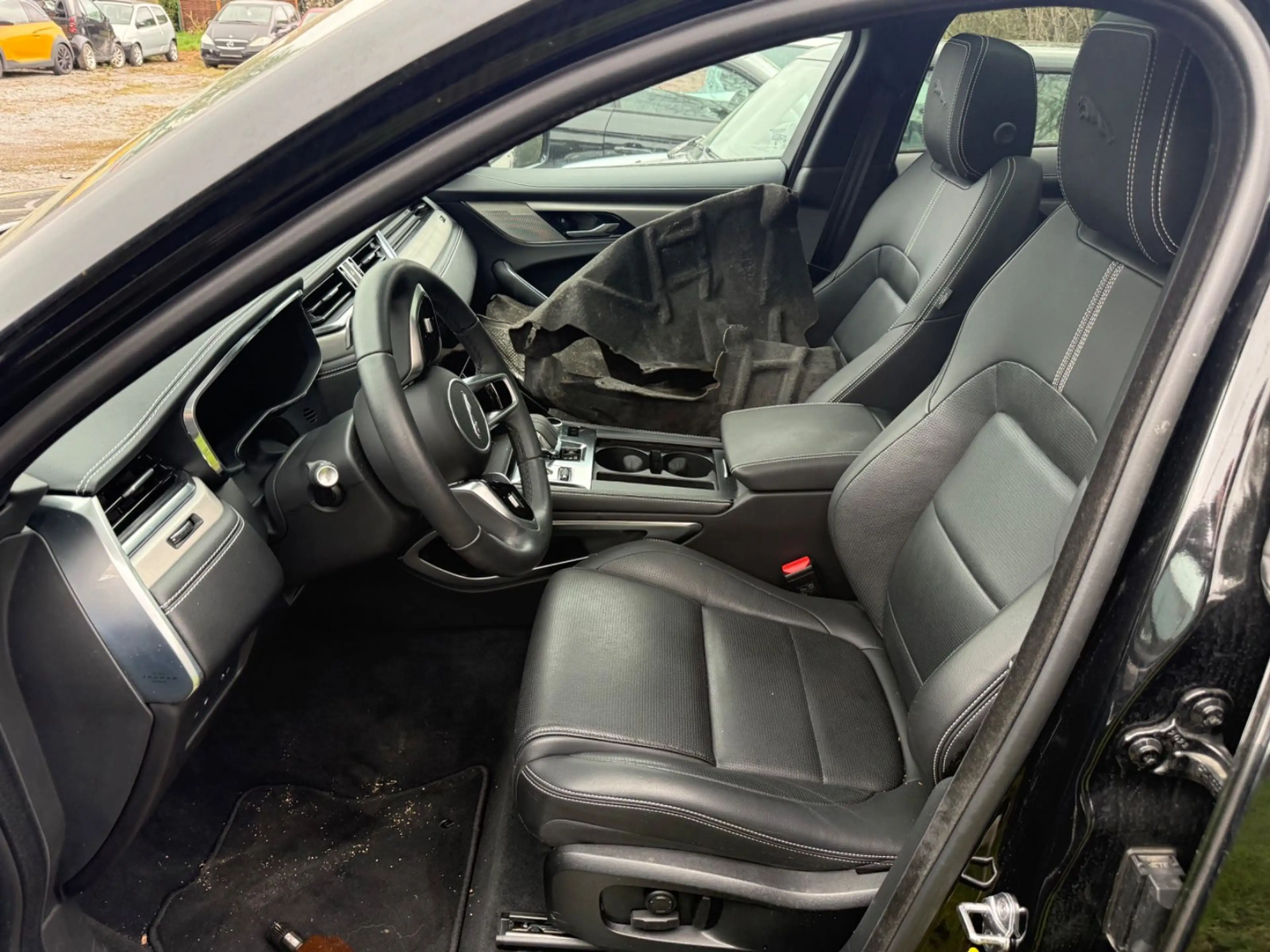 Jaguar F-Pace F-PACE R-Dynamic SE AWD Plug-In Hybrid — photo 10