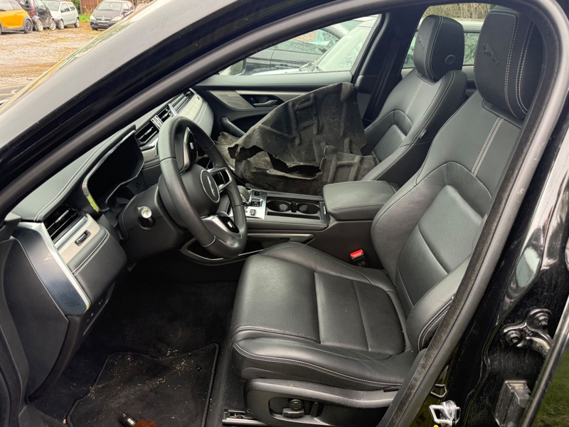 Jaguar F-Pace F-PACE R-Dynamic SE AWD Plug-In Hybrid — photo 10