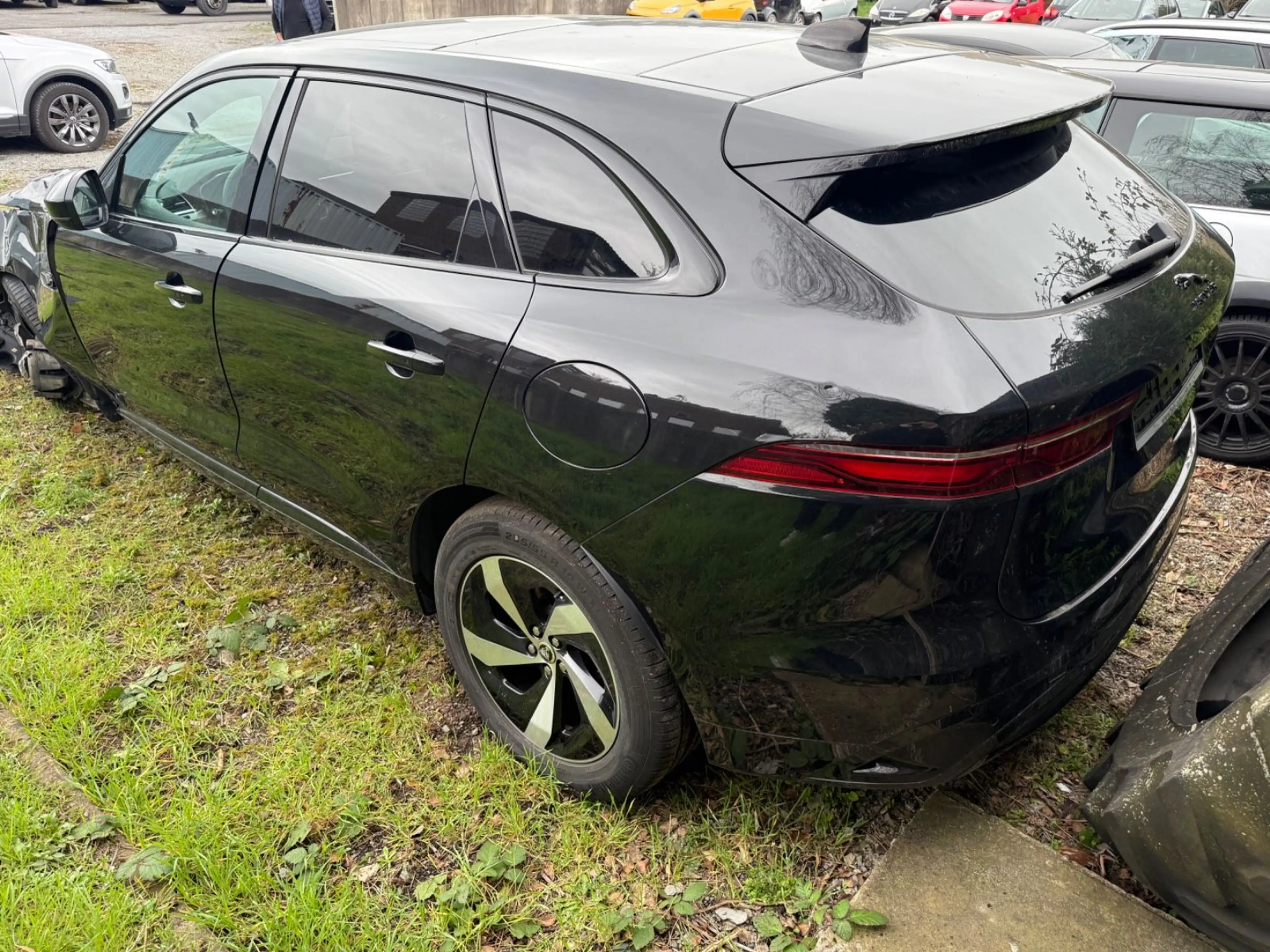 Jaguar F-Pace F-PACE R-Dynamic SE AWD Plug-In Hybrid — photo 6