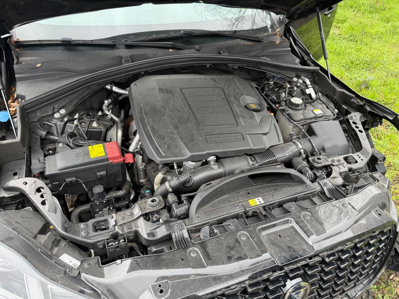 Jaguar F-Pace F-PACE R-Dynamic SE AWD Plug-In Hybrid — photo 13