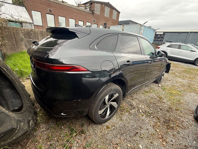 Jaguar F-Pace F-PACE R-Dynamic SE AWD Plug-In Hybrid — photo 8