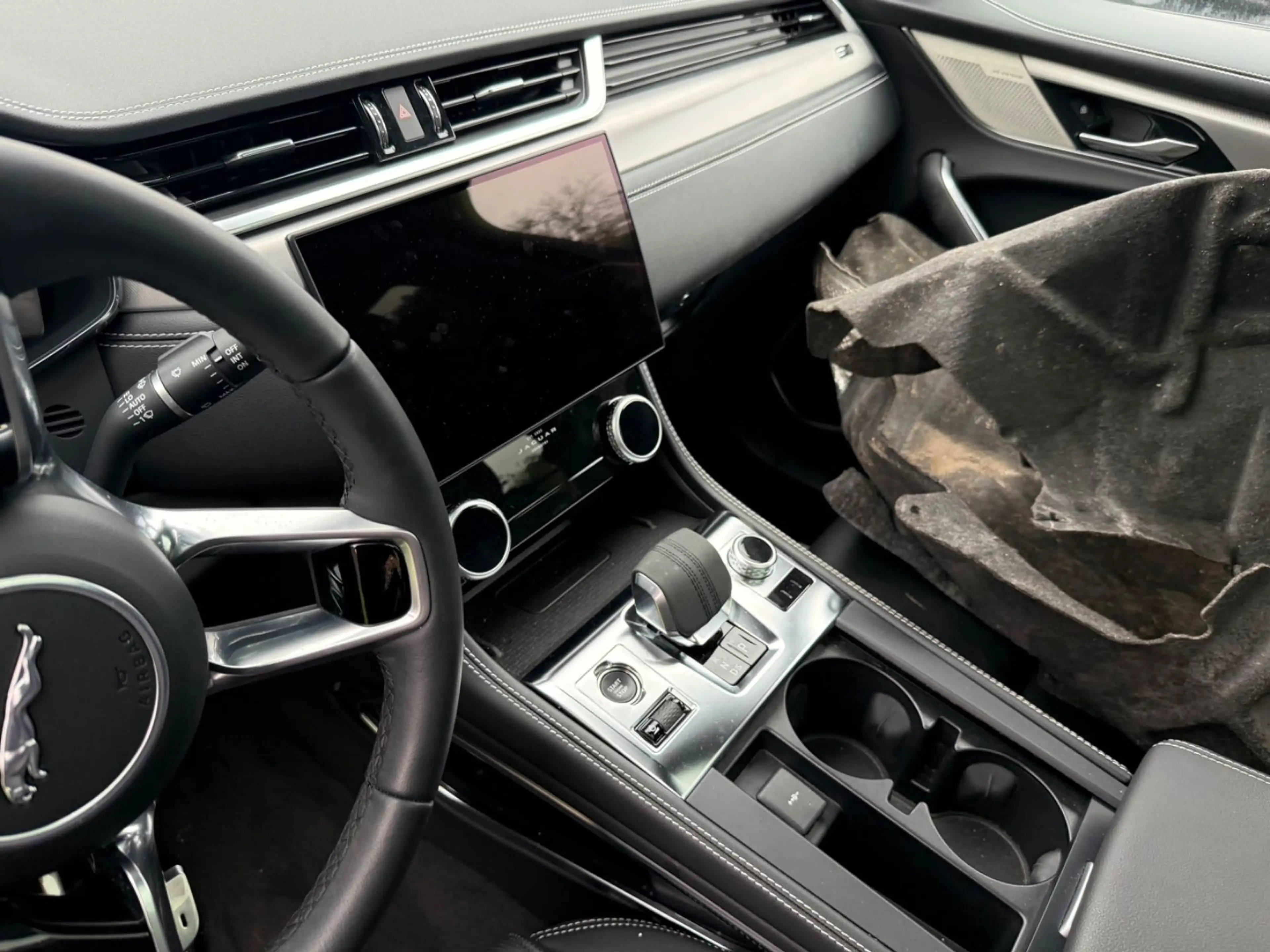 Jaguar F-Pace F-PACE R-Dynamic SE AWD Plug-In Hybrid — photo 11