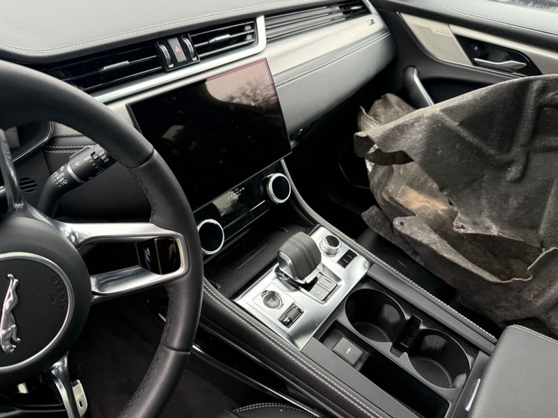 Jaguar F-Pace F-PACE R-Dynamic SE AWD Plug-In Hybrid — photo 11