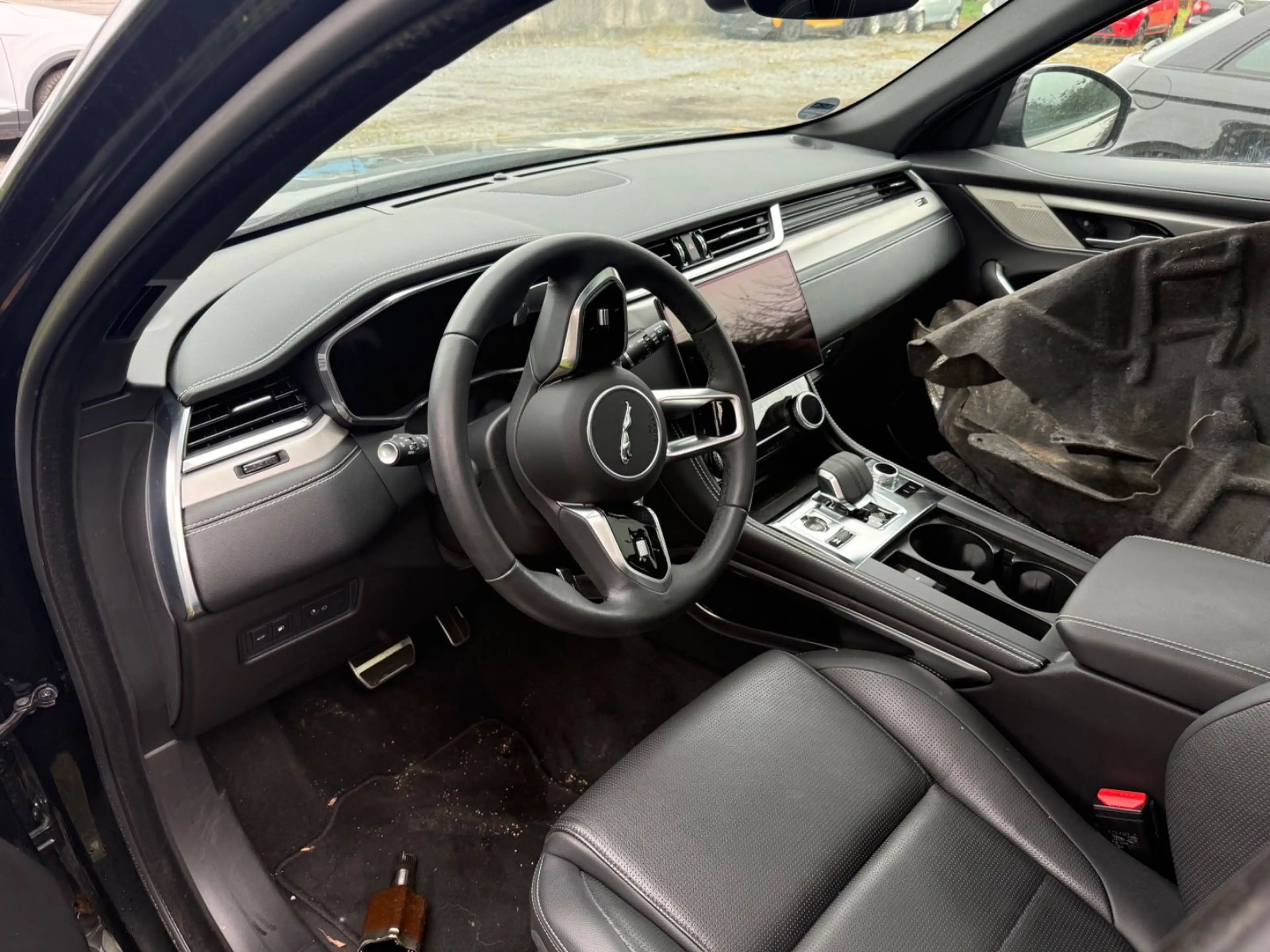 Jaguar F-Pace F-PACE R-Dynamic SE AWD Plug-In Hybrid — photo 9