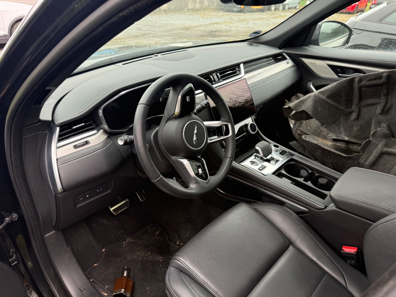 Jaguar F-Pace F-PACE R-Dynamic SE AWD Plug-In Hybrid — photo 9