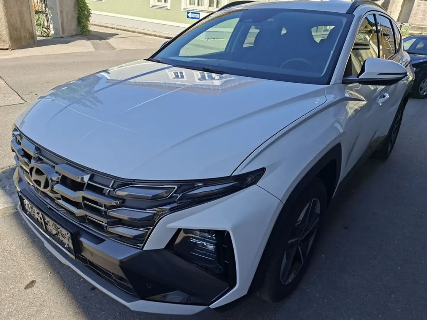 Hyundai TUCSON 1,6 T-GDI 2WD Go! Weiß - 1