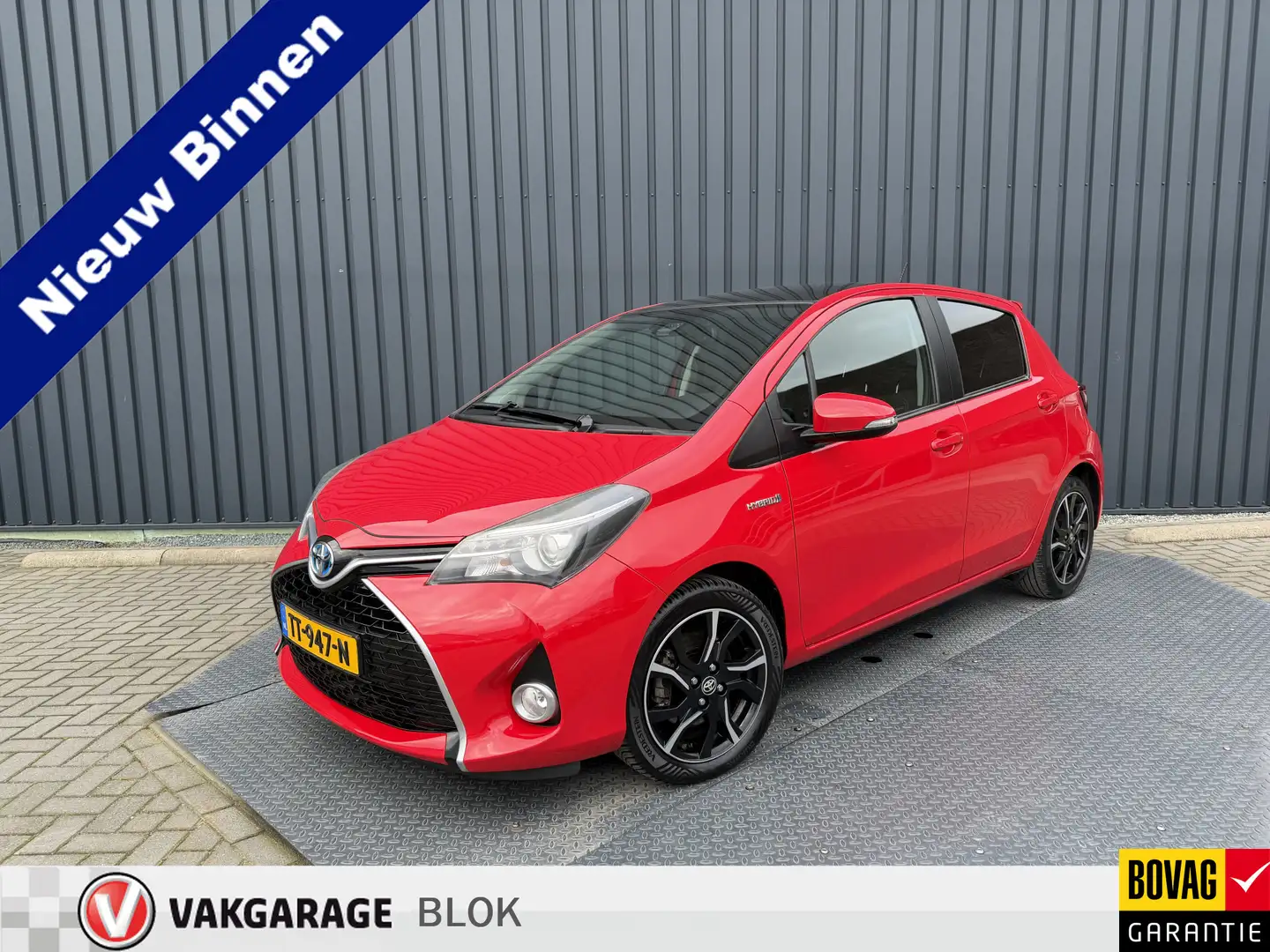 Toyota Yaris 1.5 Hybrid Dynamic | Pano dak | Navi | 12 mnd BOVA Rood - 1