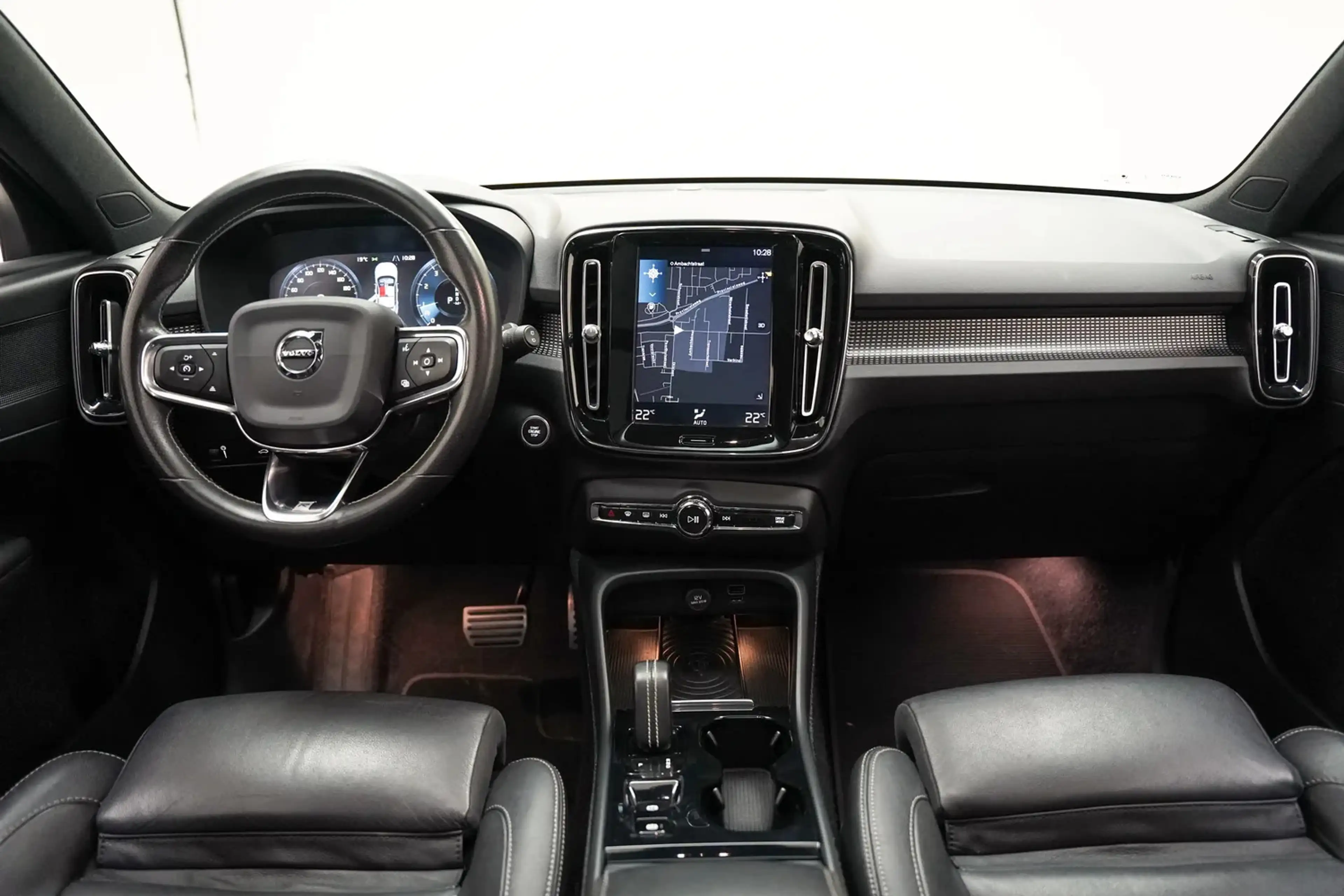 Volvo XC40 2.0 T4 190pk R-Design Aut. [ Panorama Trekhaak Led — photo 4