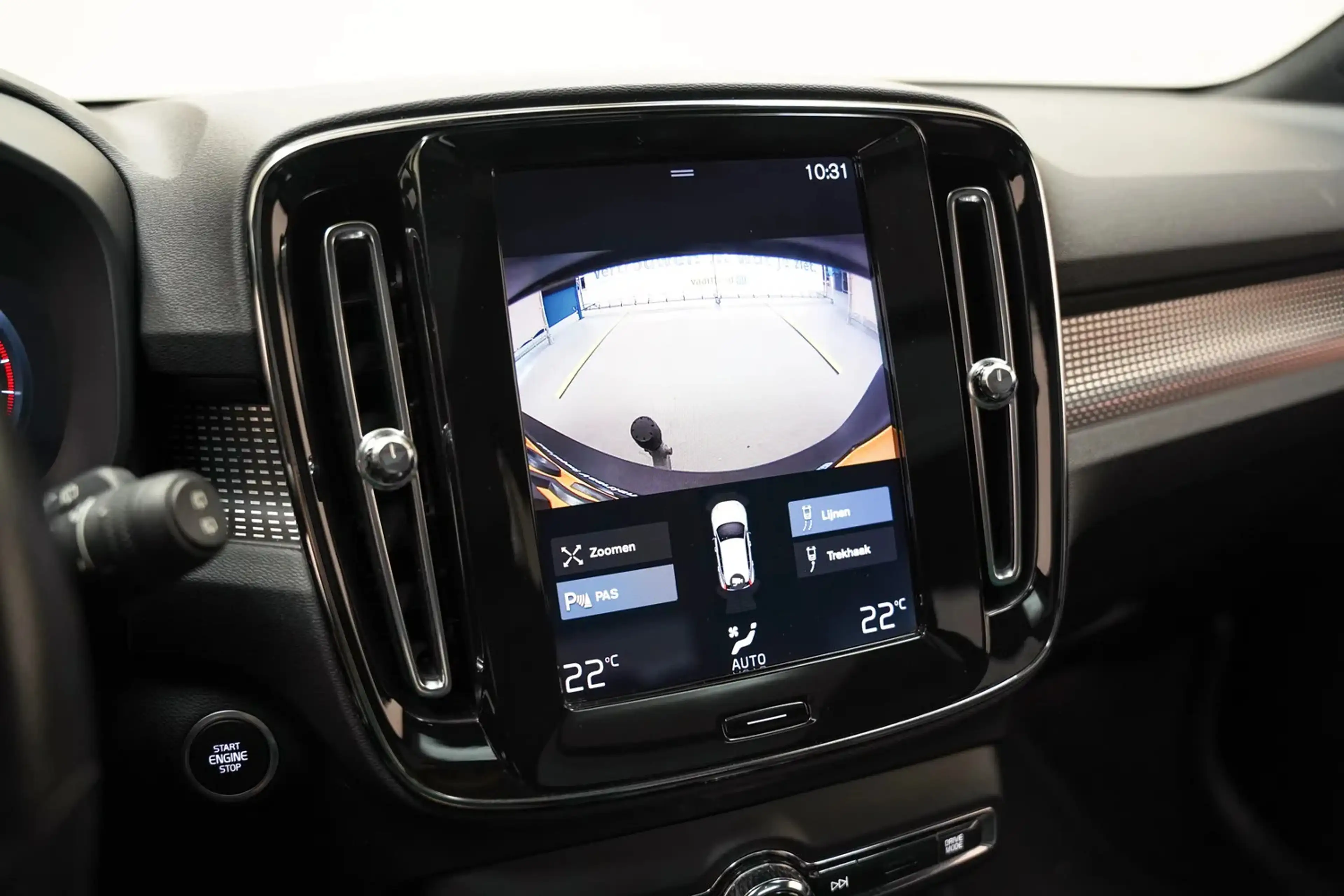 Volvo XC40 2.0 T4 190pk R-Design Aut. [ Panorama Trekhaak Led — photo 8