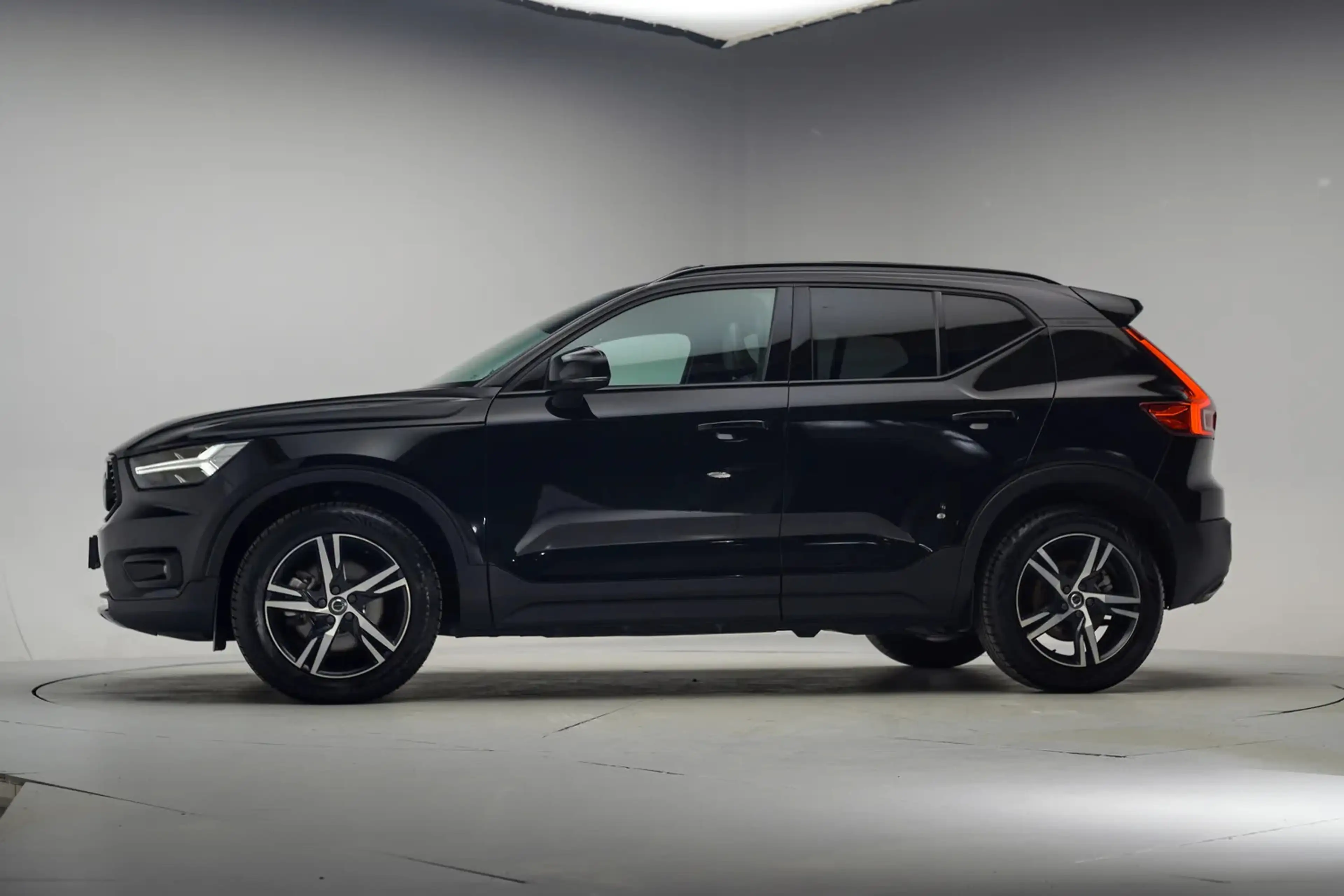 Volvo XC40 2.0 T4 190pk R-Design Aut. [ Panorama Trekhaak Led — photo 2