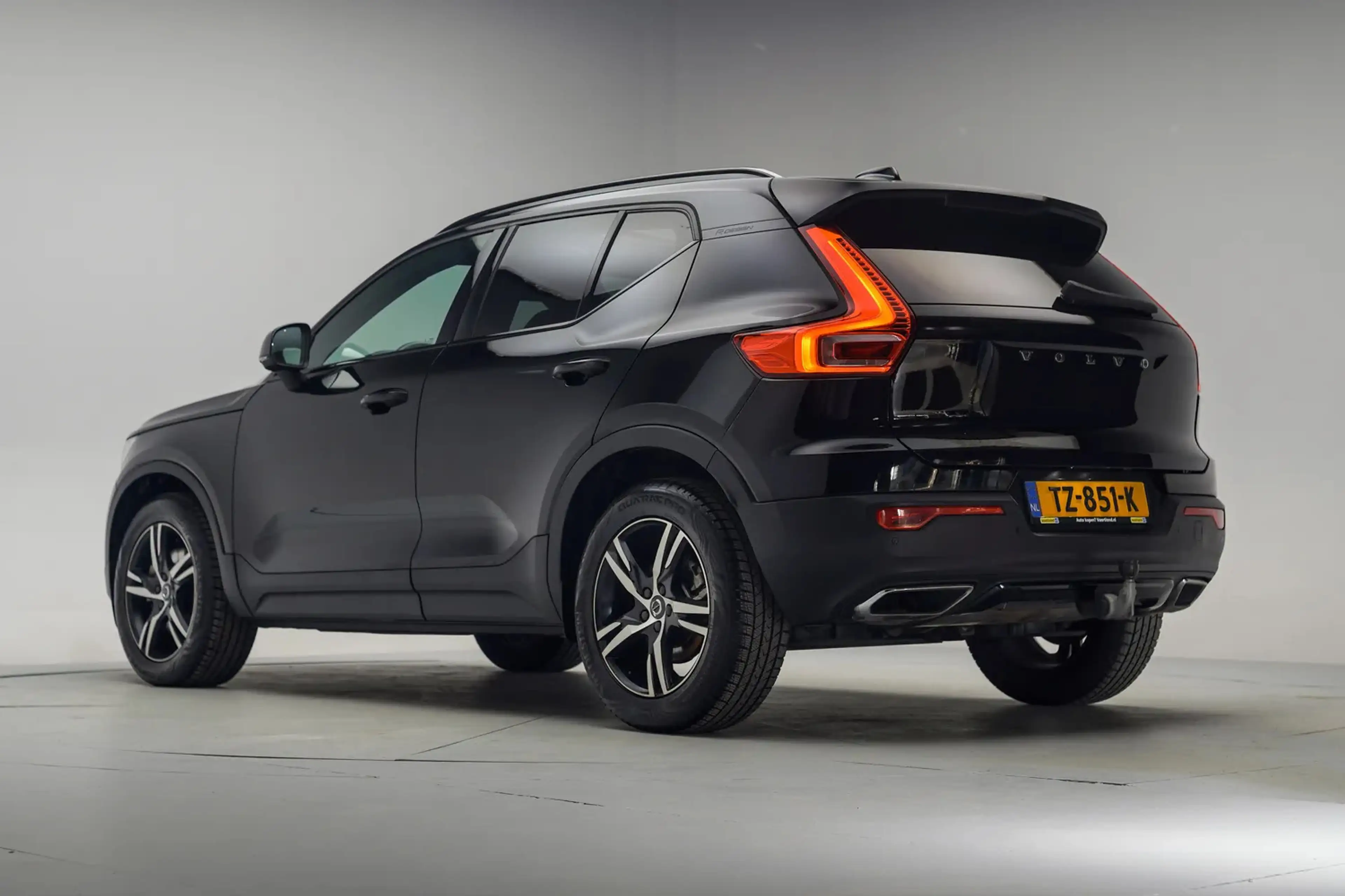 Volvo XC40 2.0 T4 190pk R-Design Aut. [ Panorama Trekhaak Led — photo 3