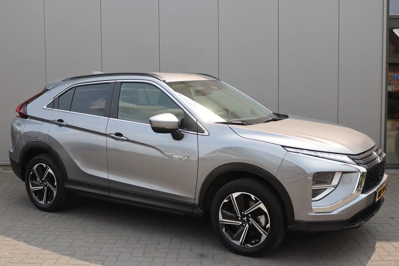 Mitsubishi Eclipse Cross 2.4 PHEV Intense Camera/Bluetooth/Keyless/Stoelver Grau - 2