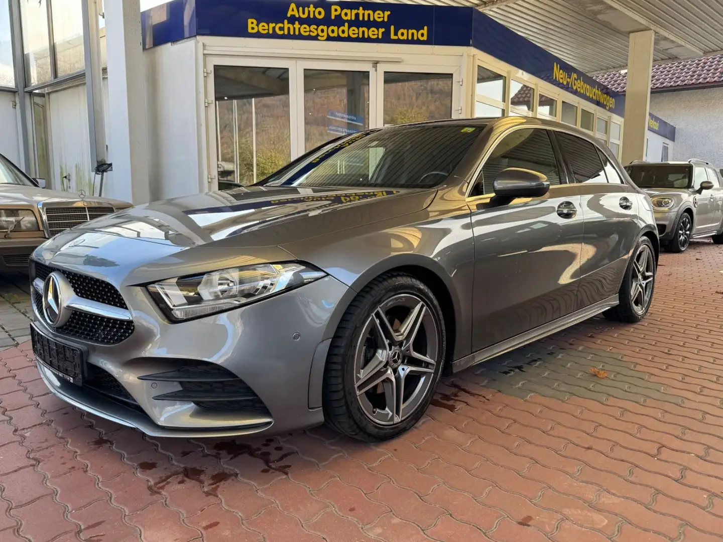 Mercedes-Benz A 200 AMG Line Leder Grau - 1