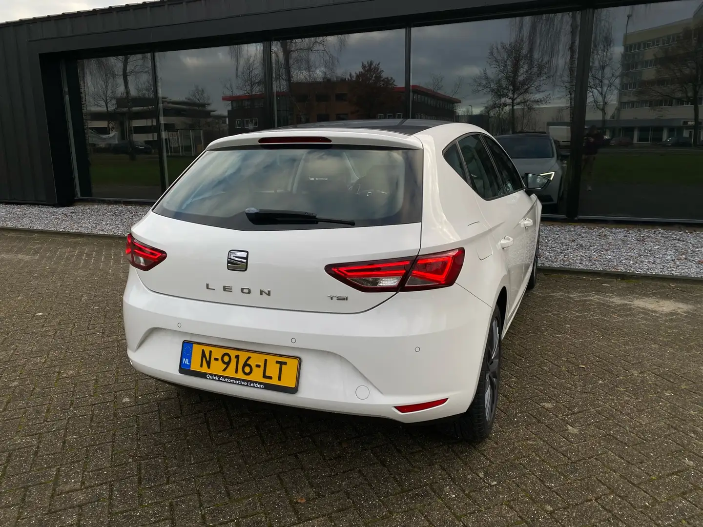 SEAT Leon 1.2 TSI Style - Led, Apple CarPlay, half leder, Wit - 2